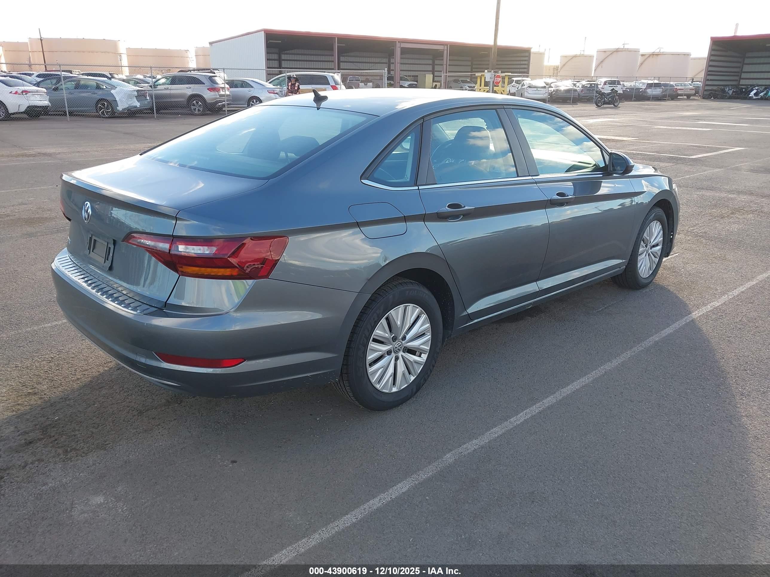 VOLKSWAGEN JETTA image 4