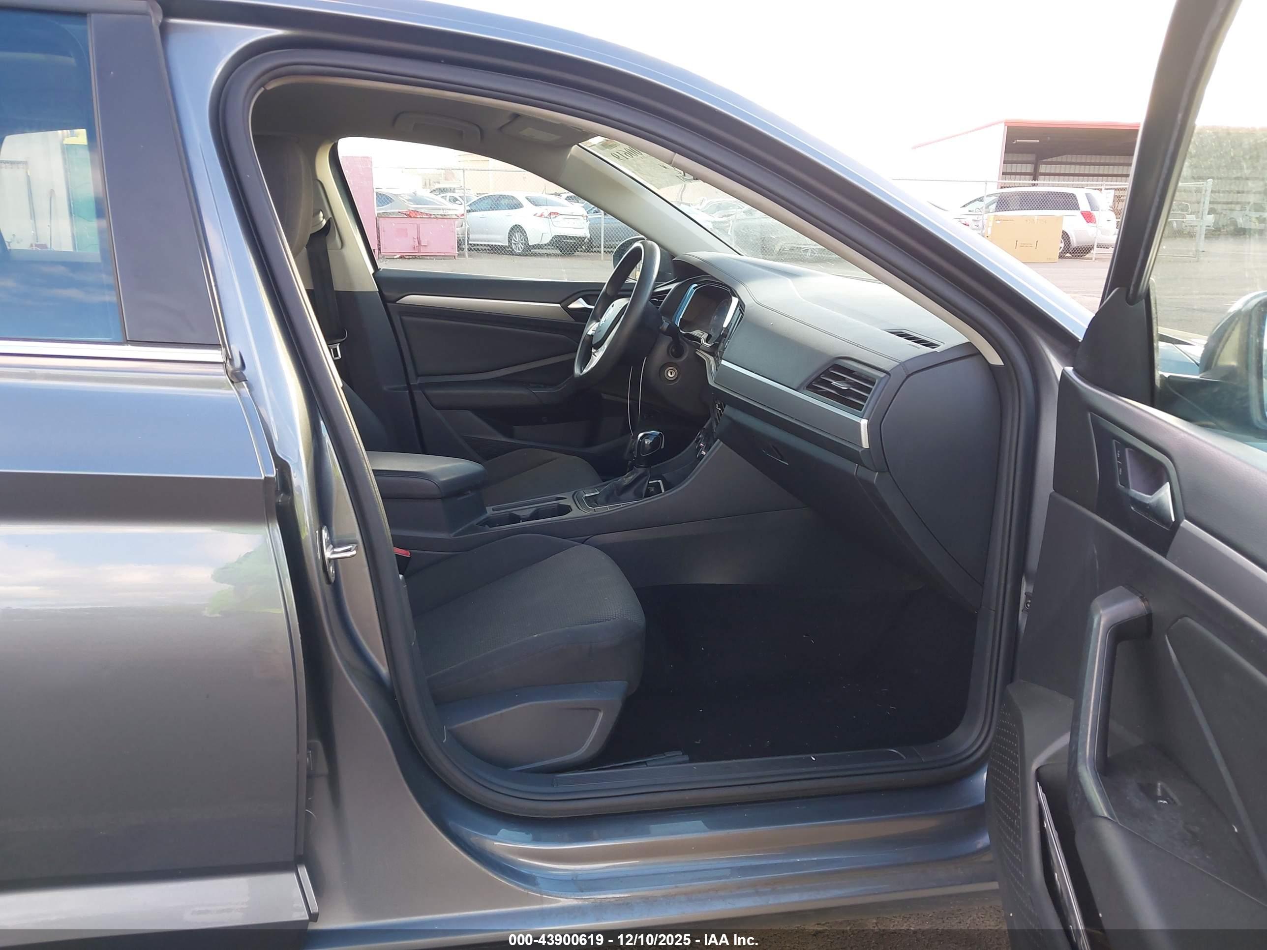 VOLKSWAGEN JETTA image 5