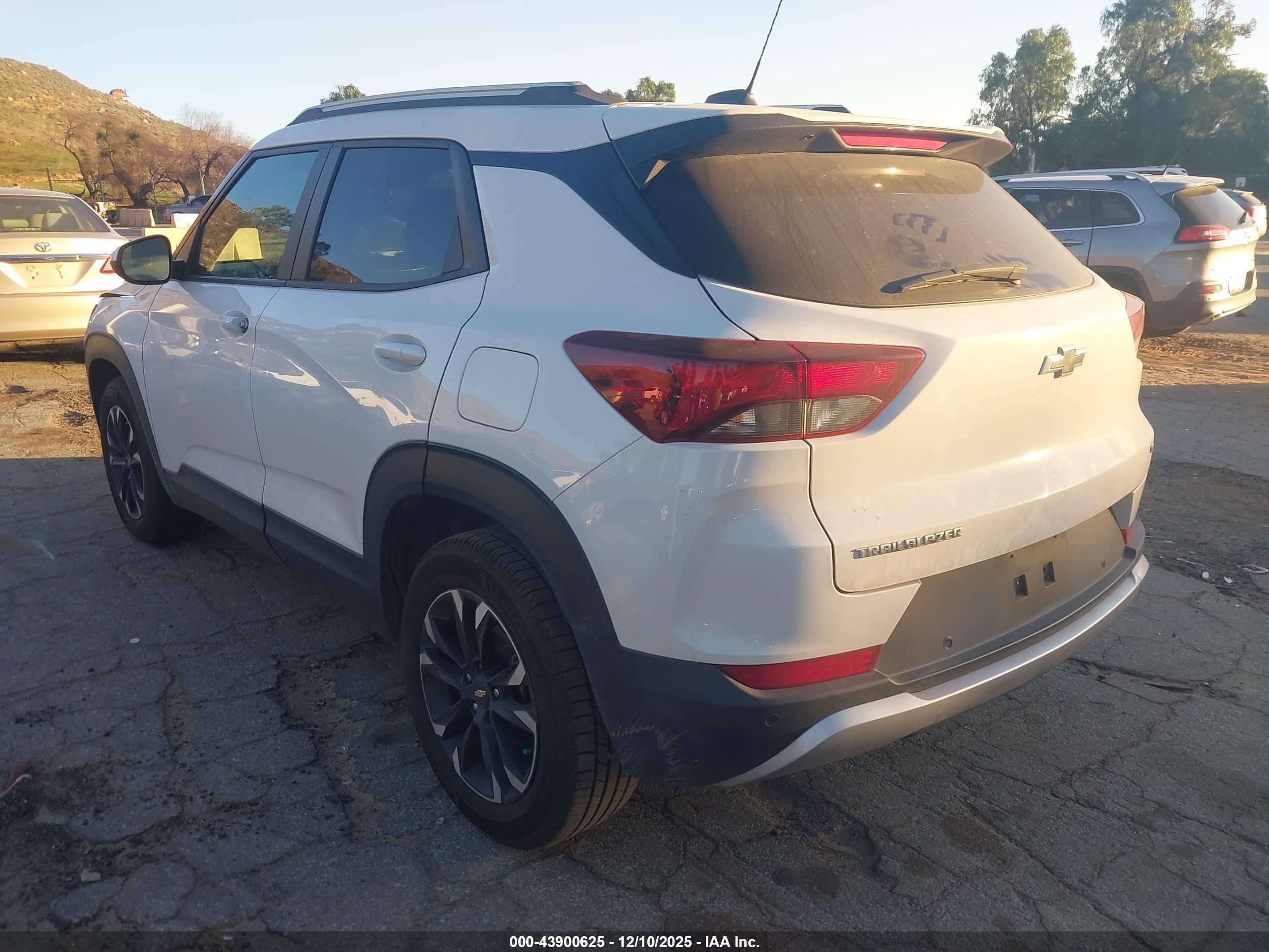 CHEVROLET TRAILBLAZER image 3