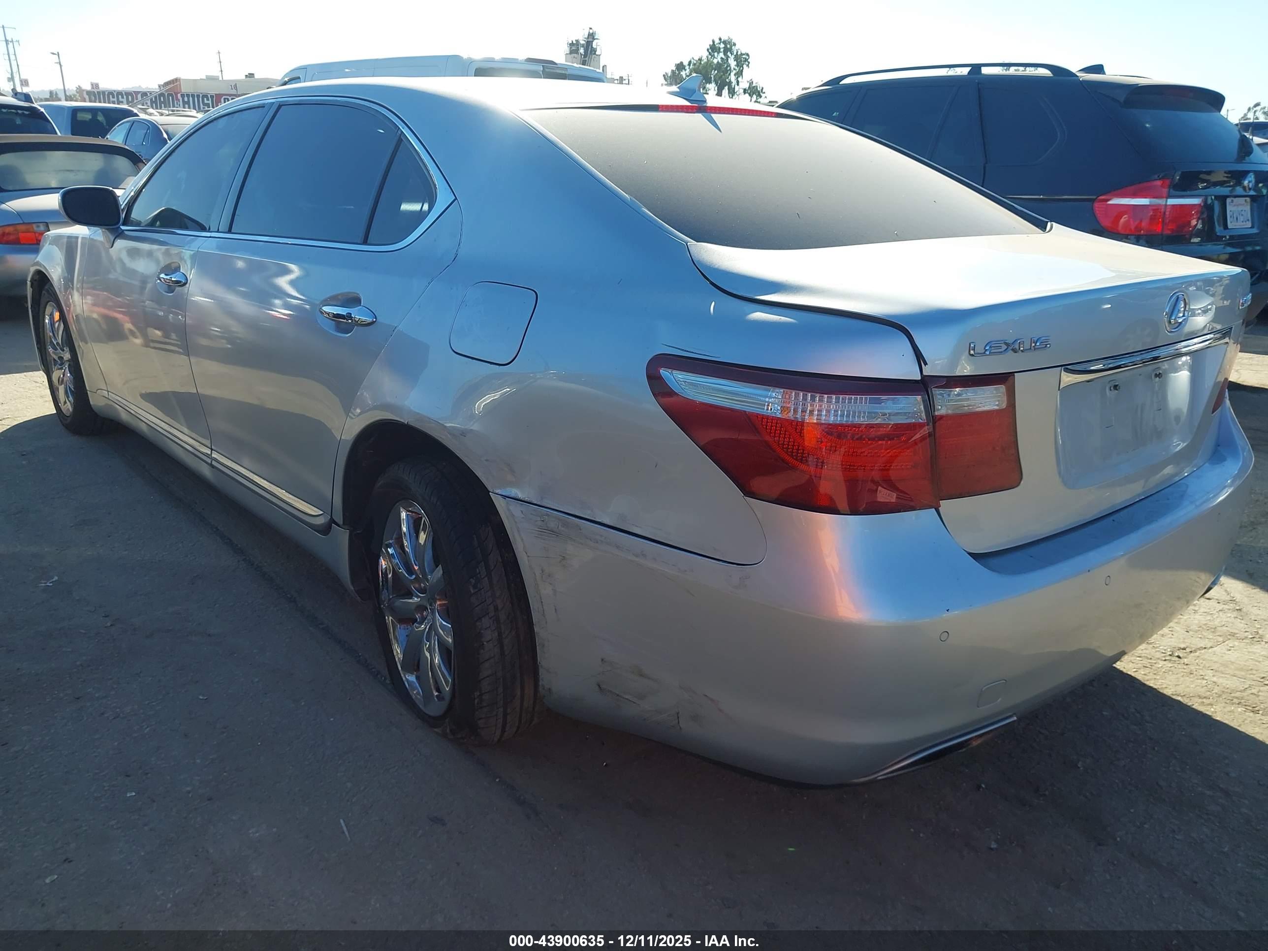 LEXUS LS image 3