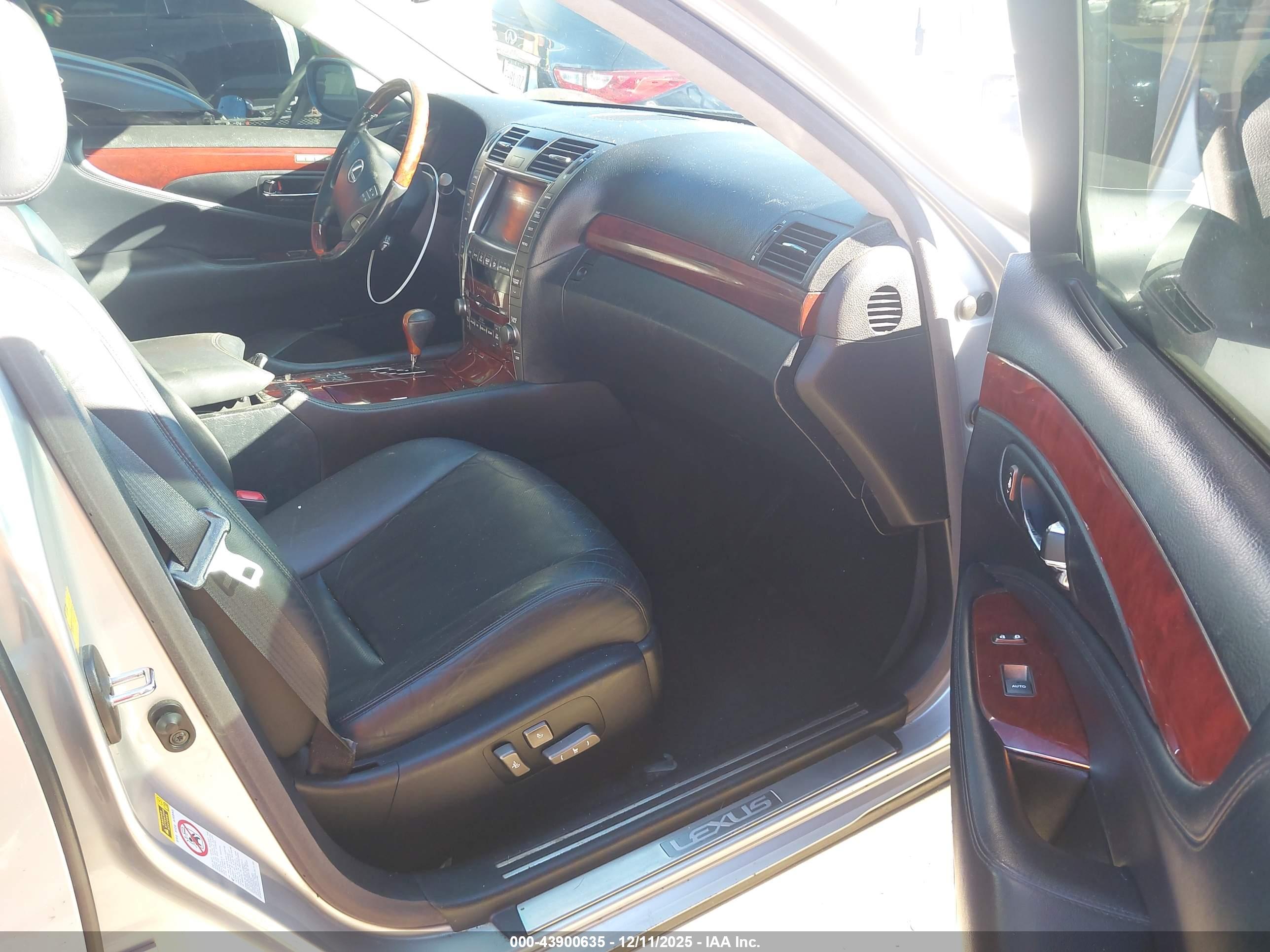 LEXUS LS image 5