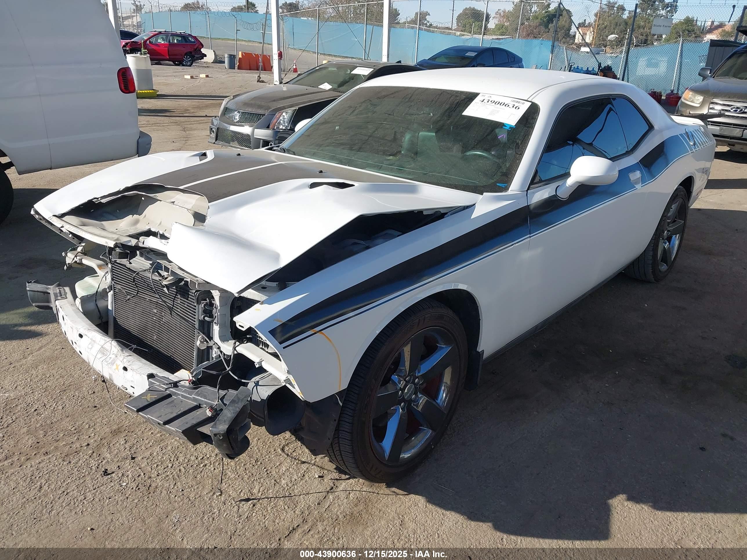 DODGE CHALLENGER image 2