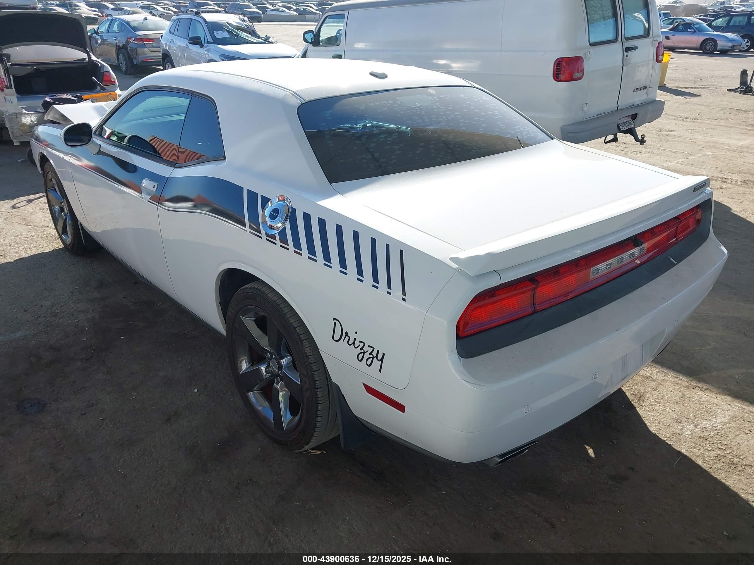 DODGE CHALLENGER image 3