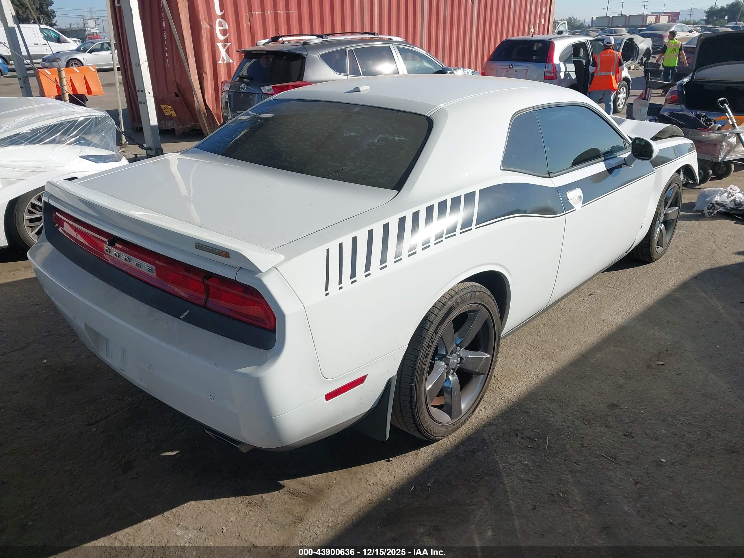 DODGE CHALLENGER image 4