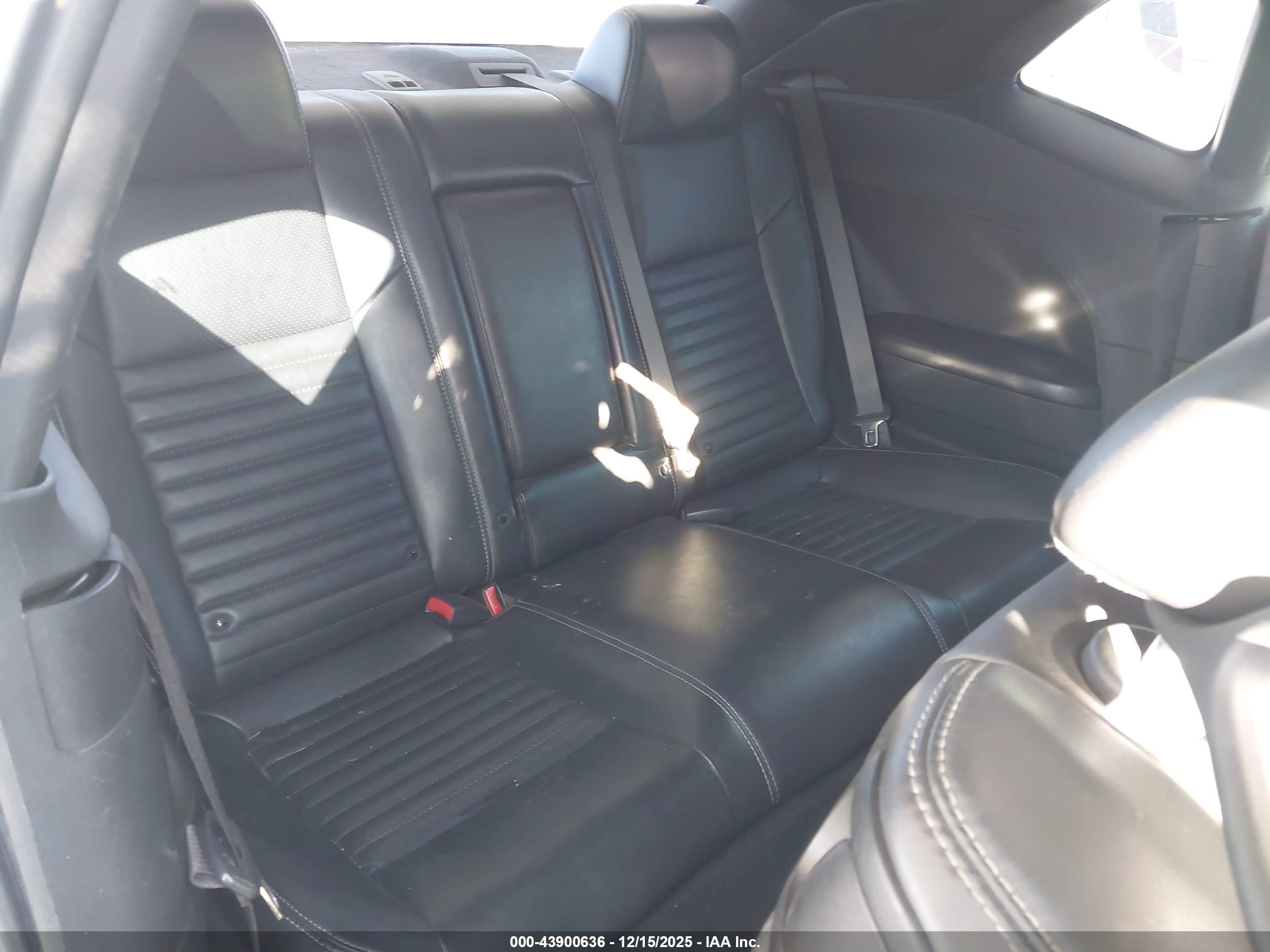 DODGE CHALLENGER image 8