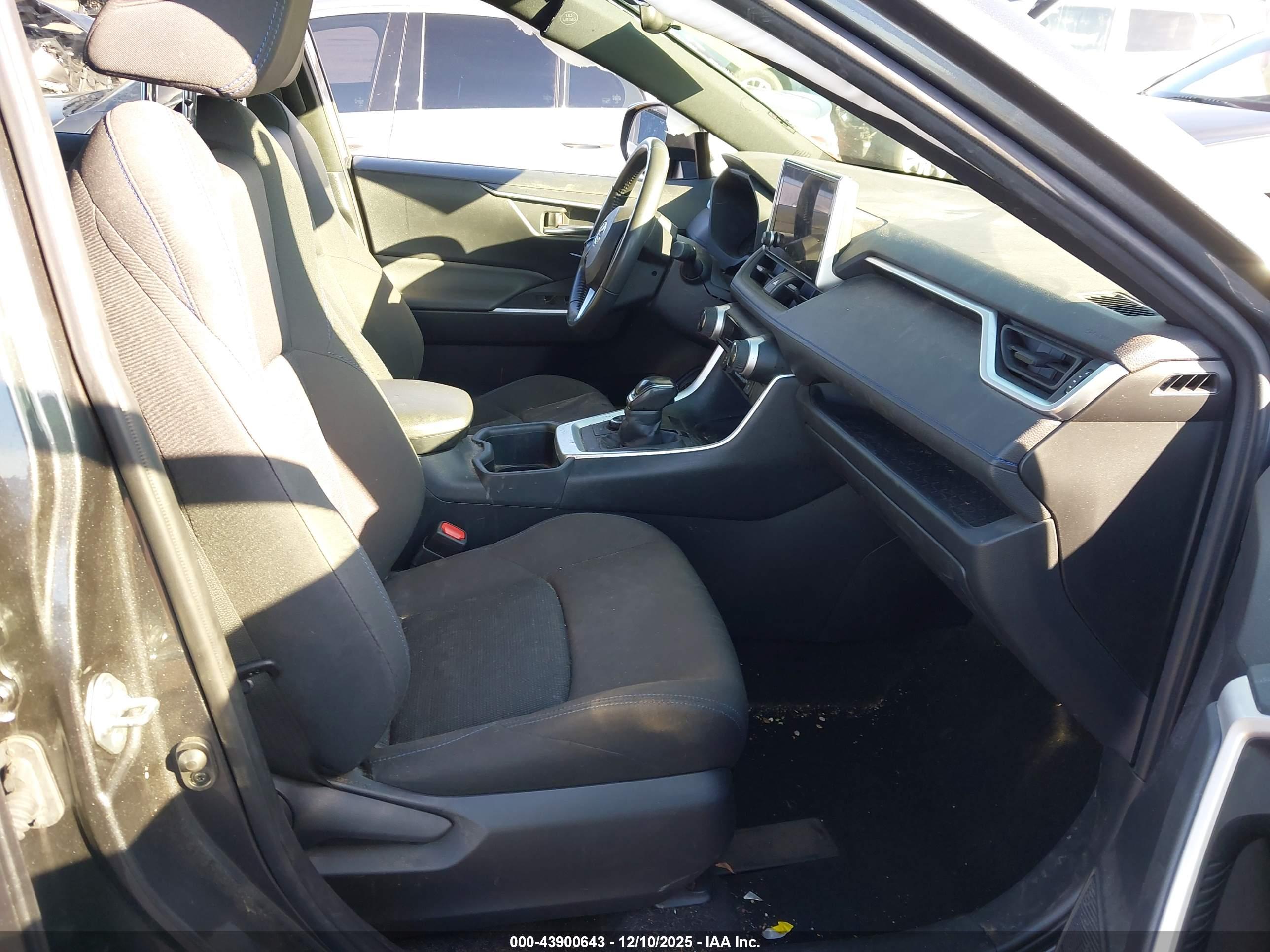 TOYOTA RAV4 image 5