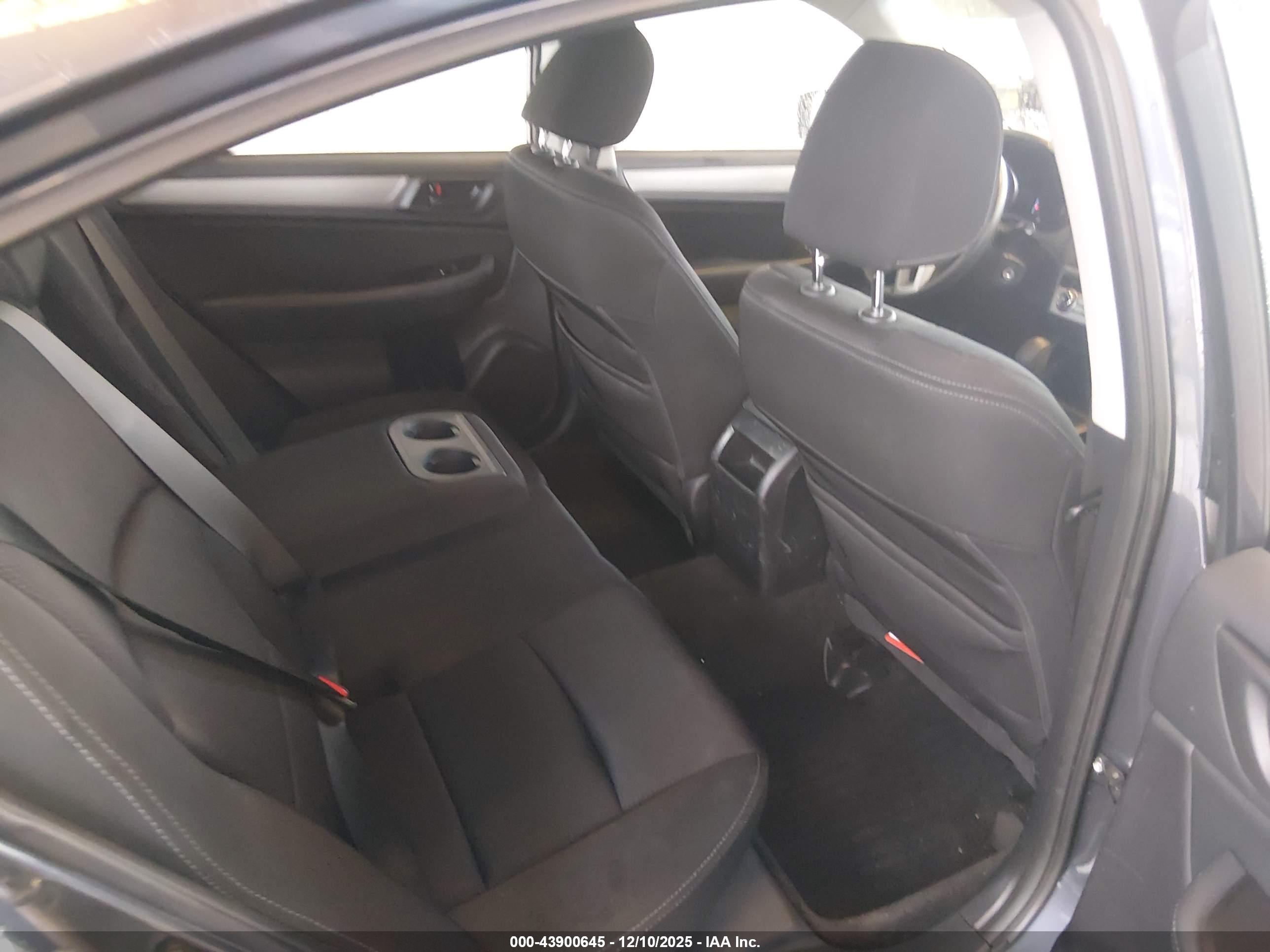 SUBARU LEGACY image 8