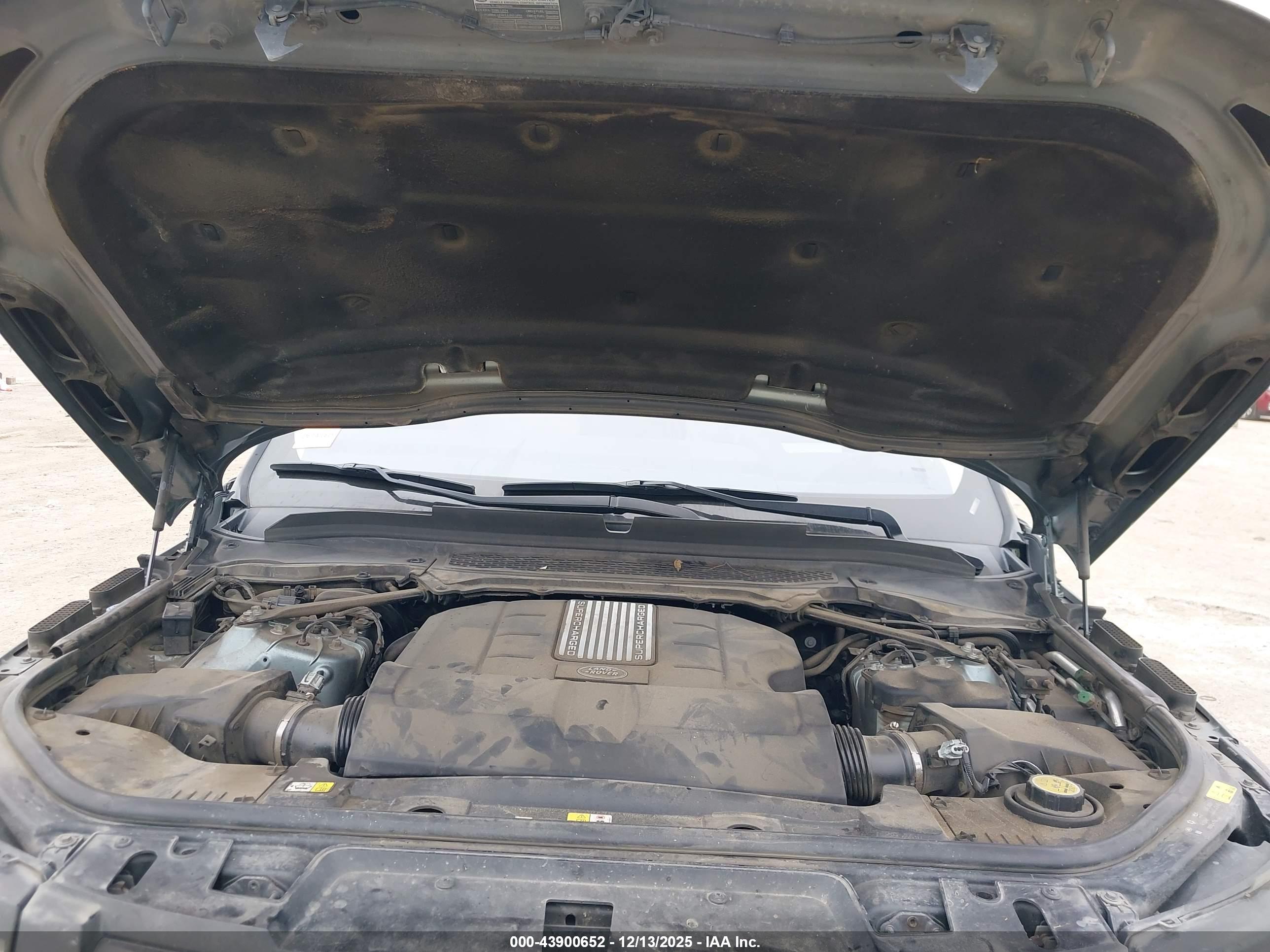 LAND ROVER image 10