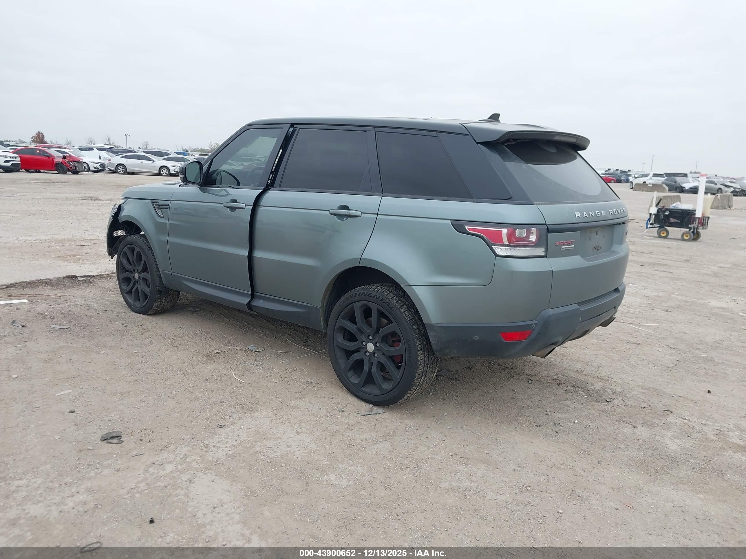 LAND ROVER image 3