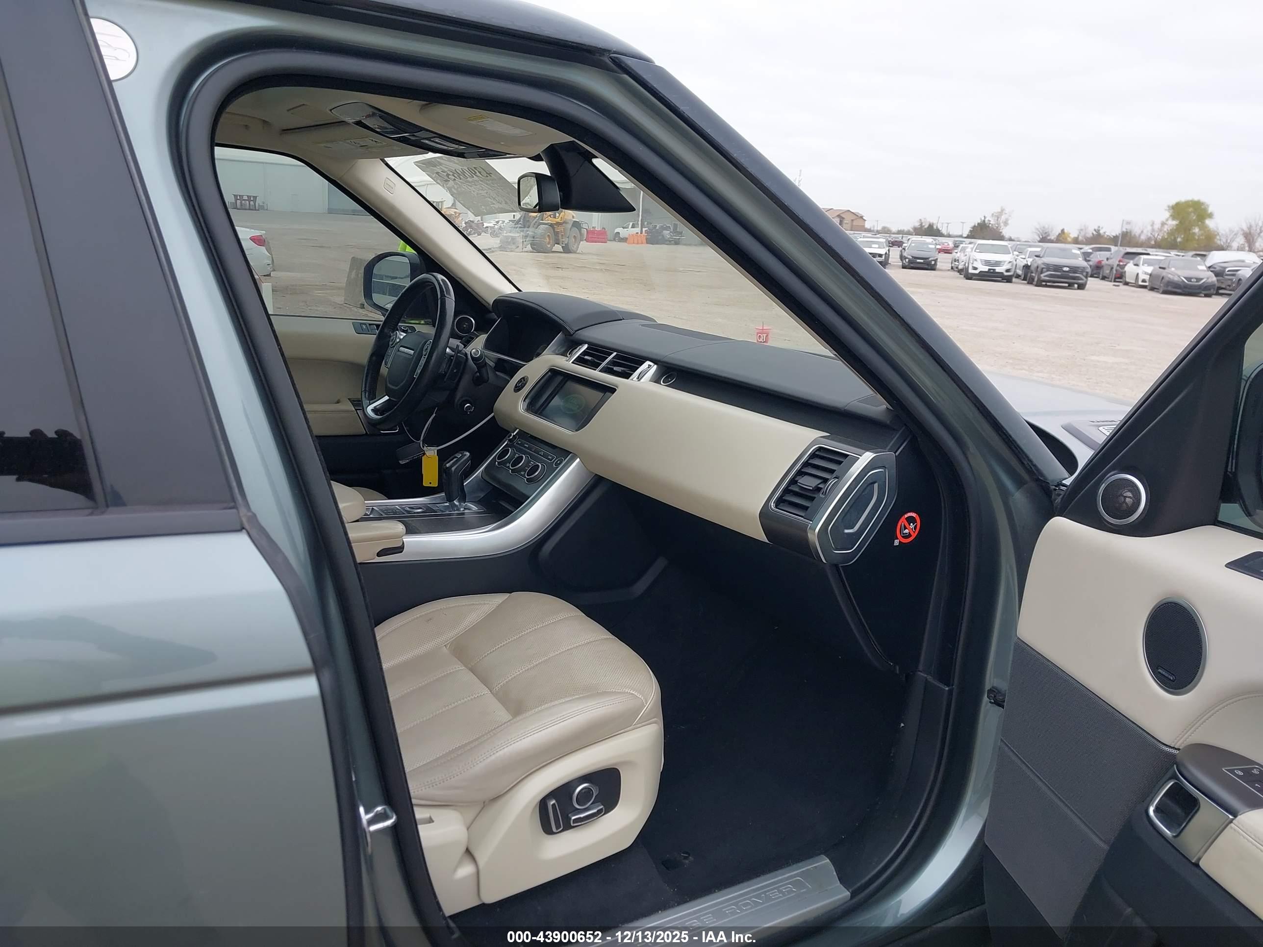 LAND ROVER image 5