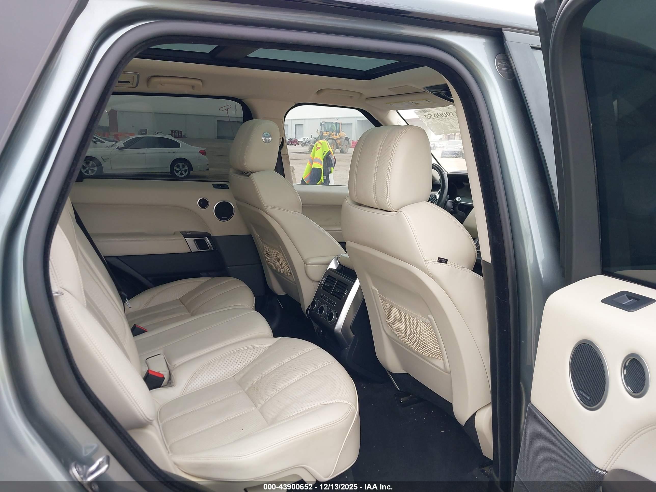 LAND ROVER image 8
