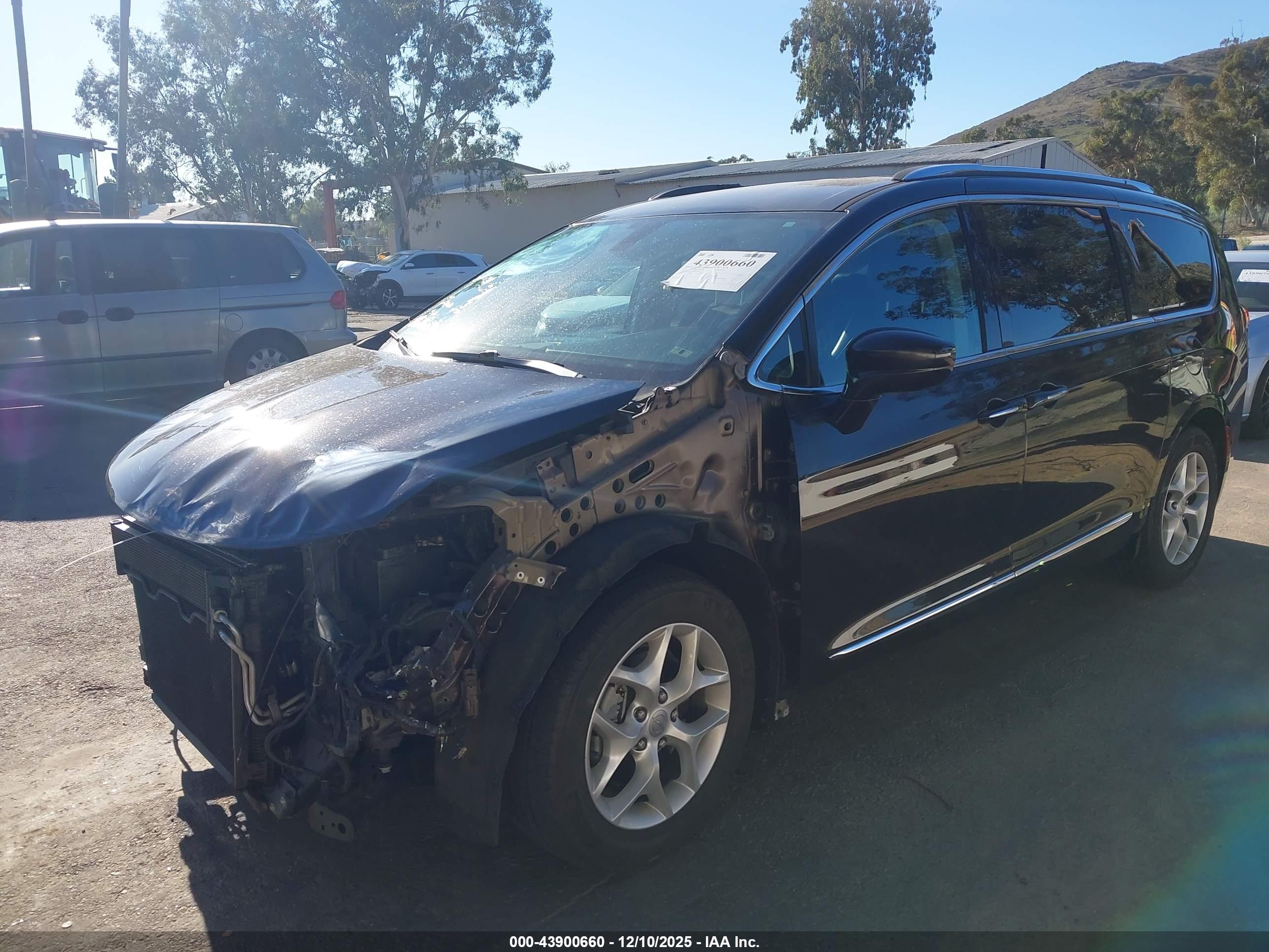 CHRYSLER PACIFICA image 2