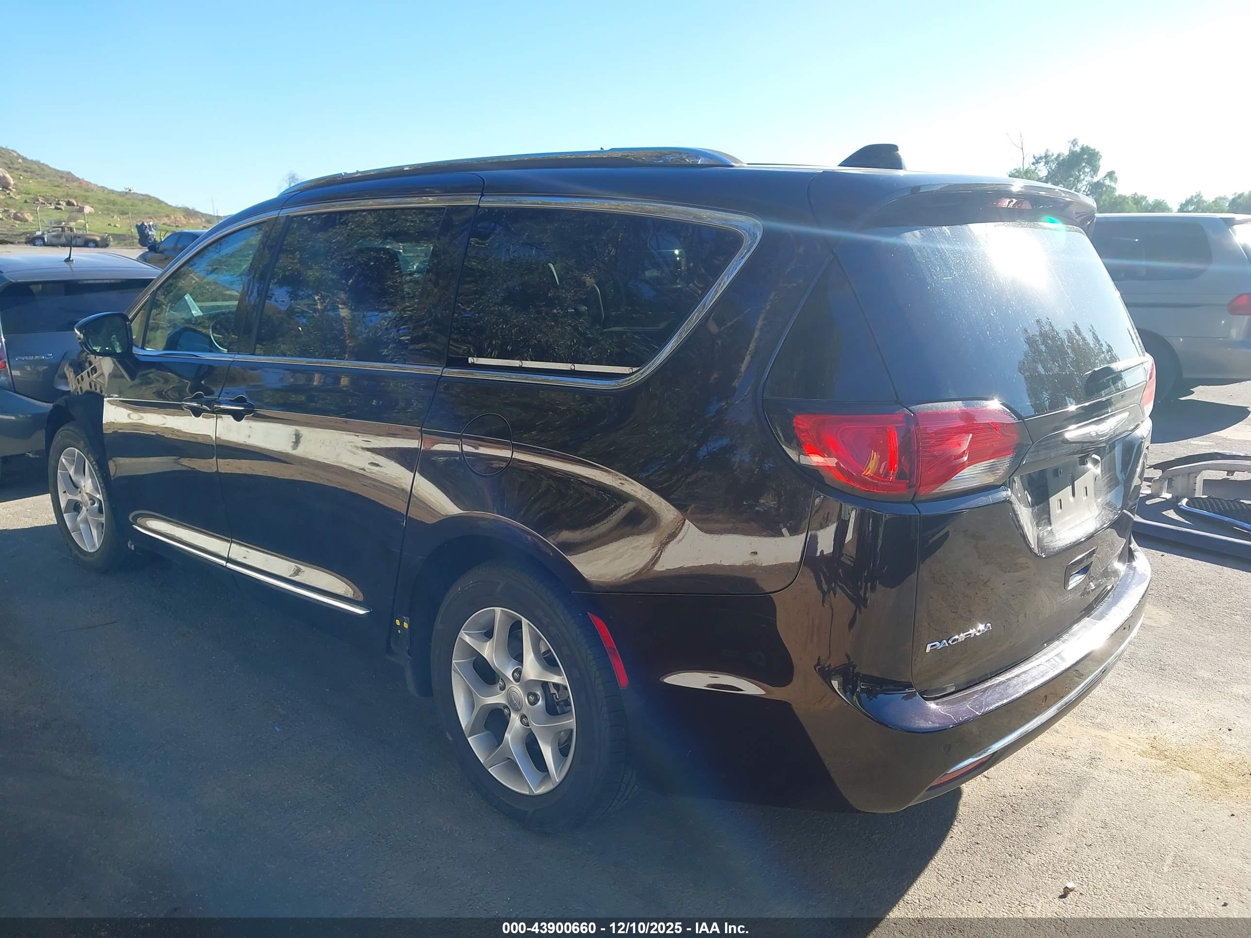 CHRYSLER PACIFICA image 3
