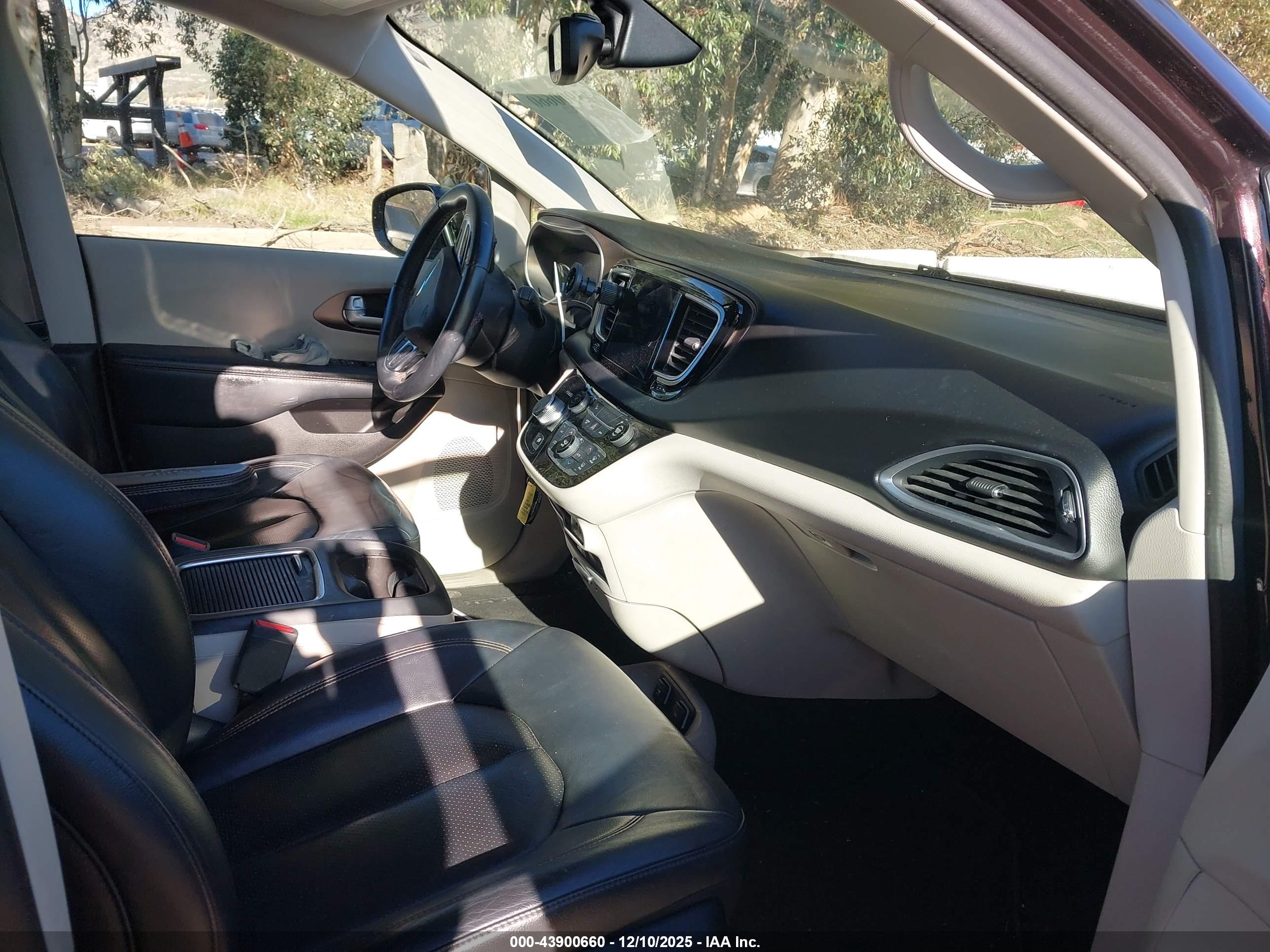 CHRYSLER PACIFICA image 5