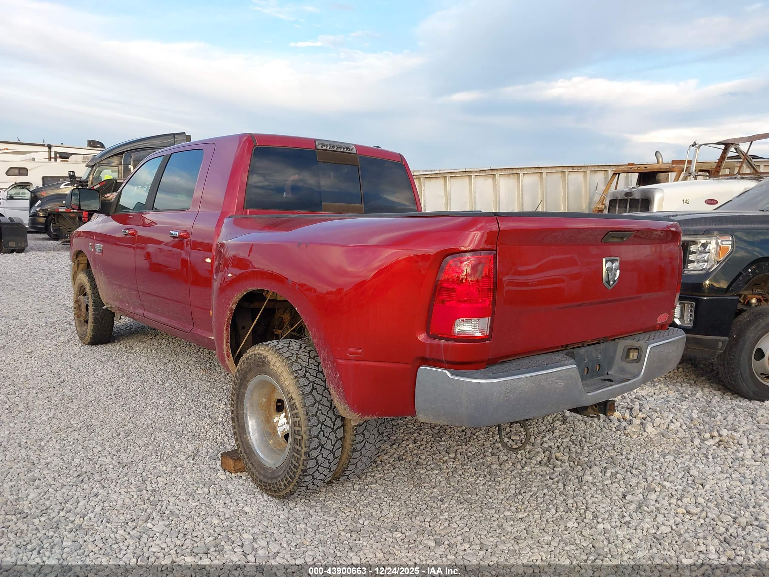 DODGE RAM image 3
