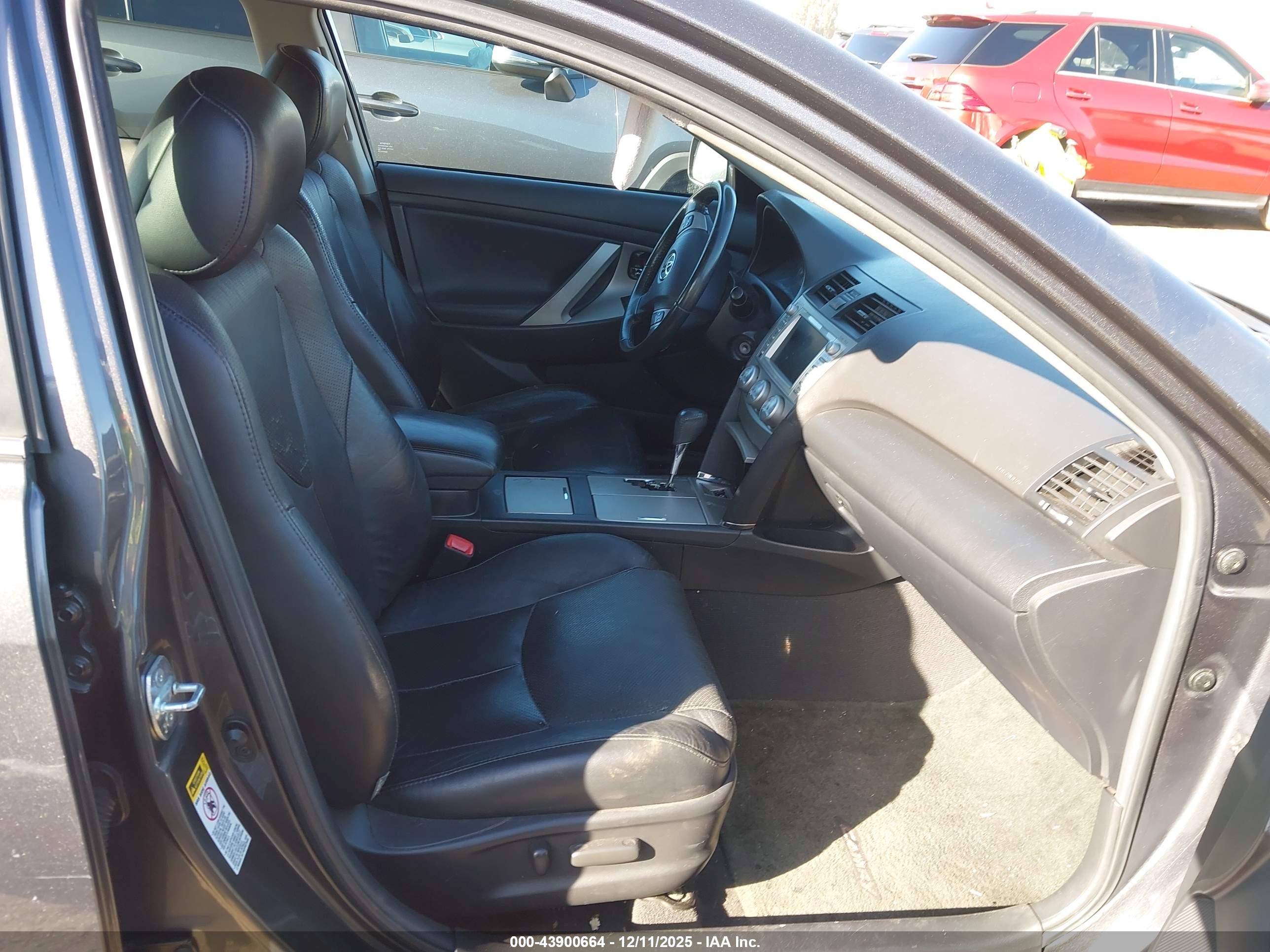 TOYOTA CAMRY image 5
