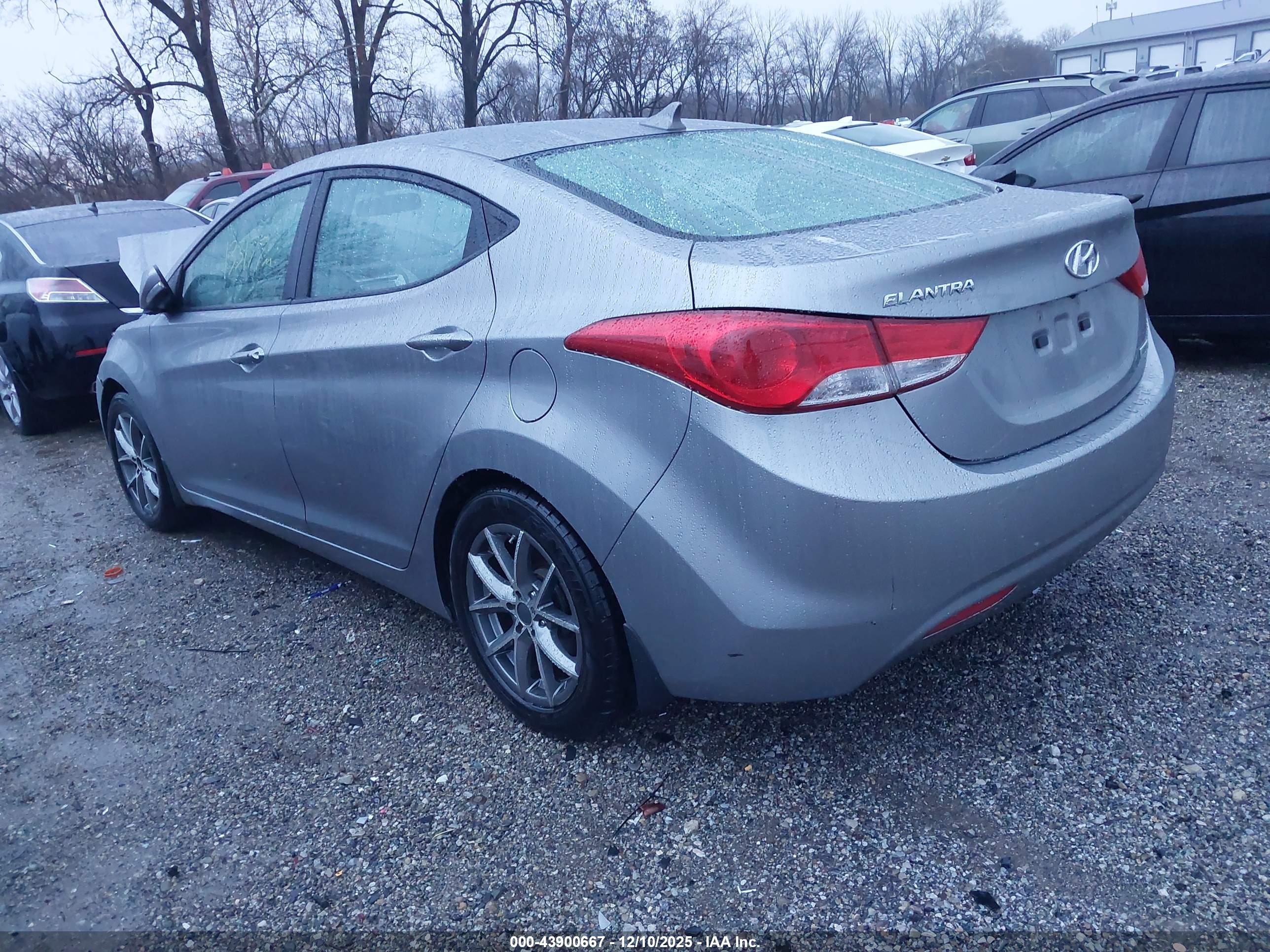 HYUNDAI ELANTRA image 3