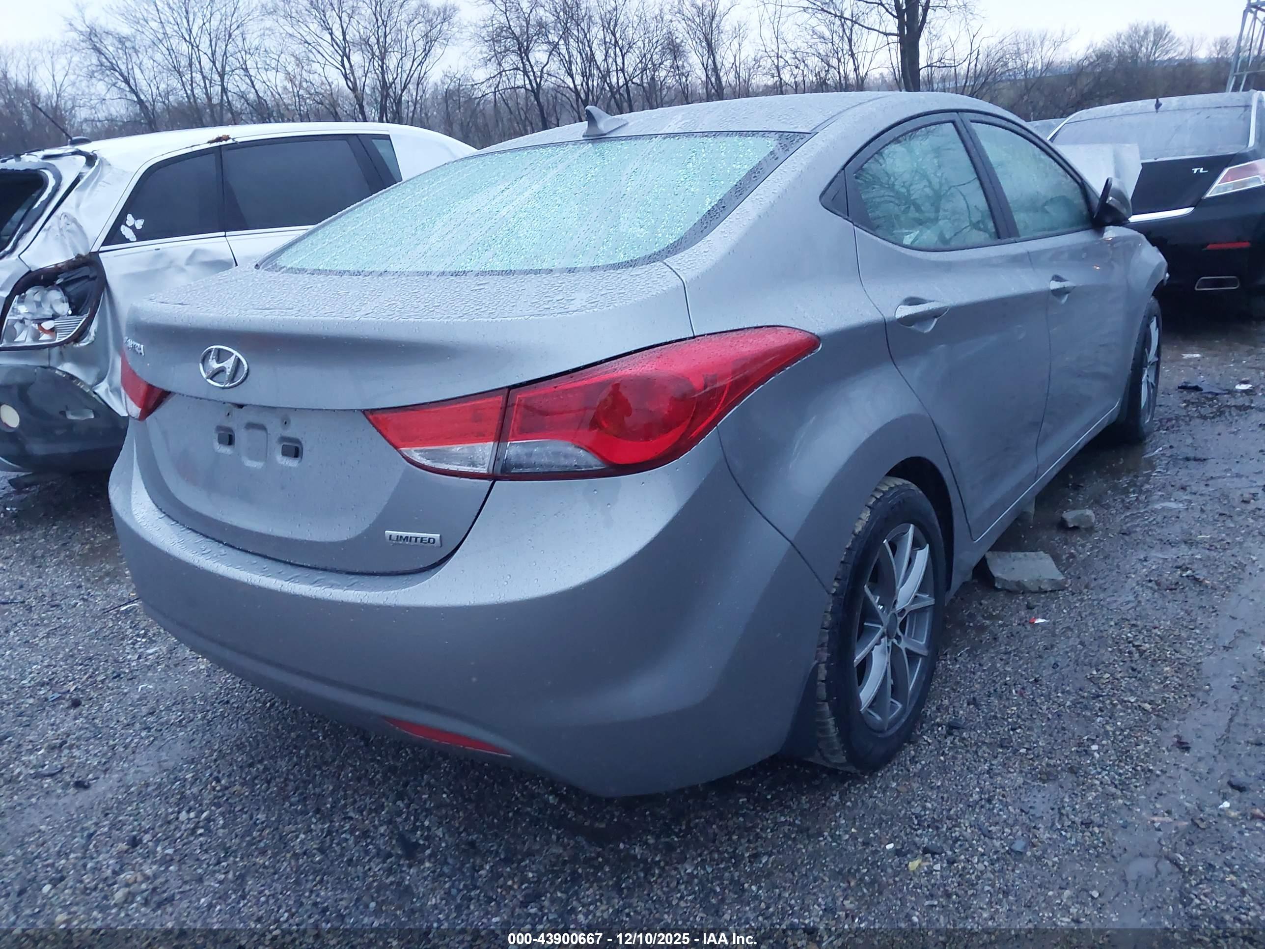 HYUNDAI ELANTRA image 4