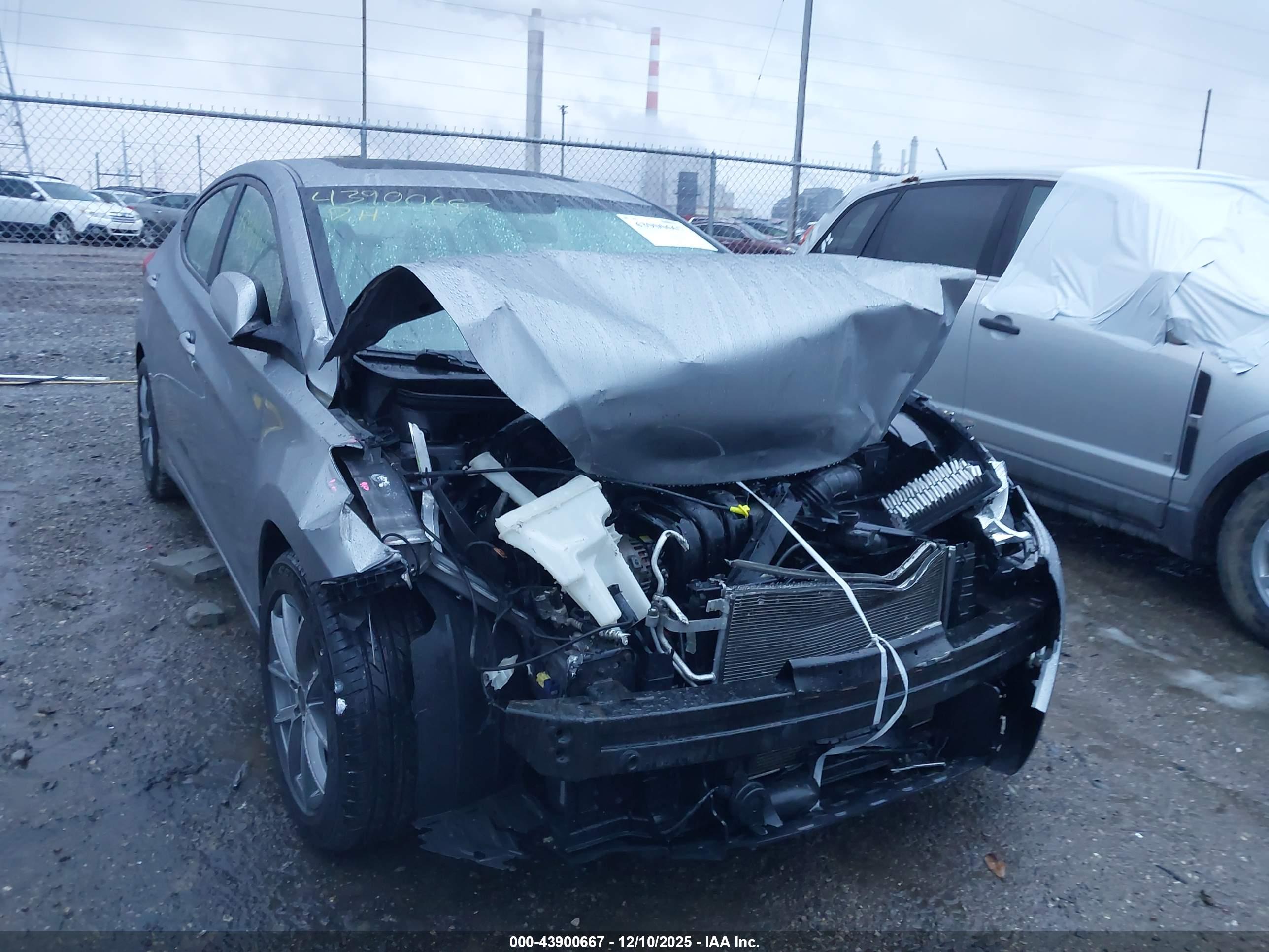 HYUNDAI ELANTRA image 6
