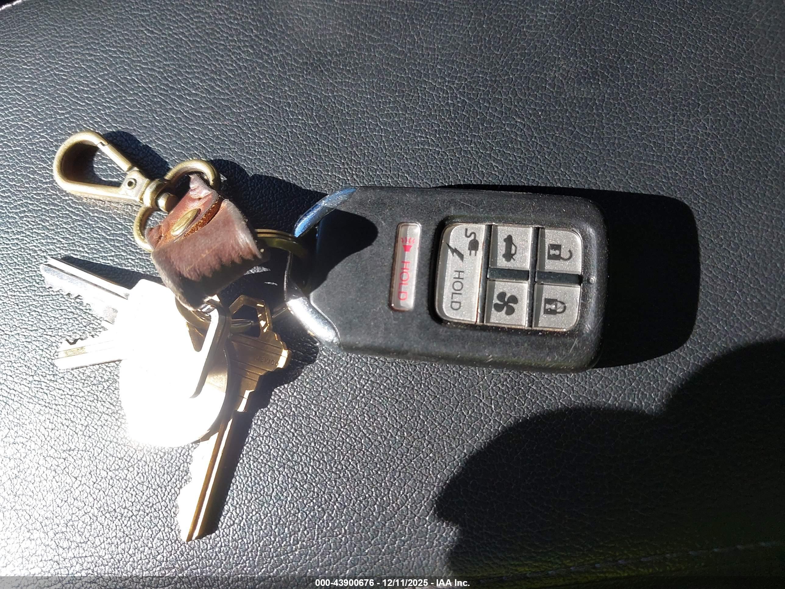 HONDA CLARITY image 11