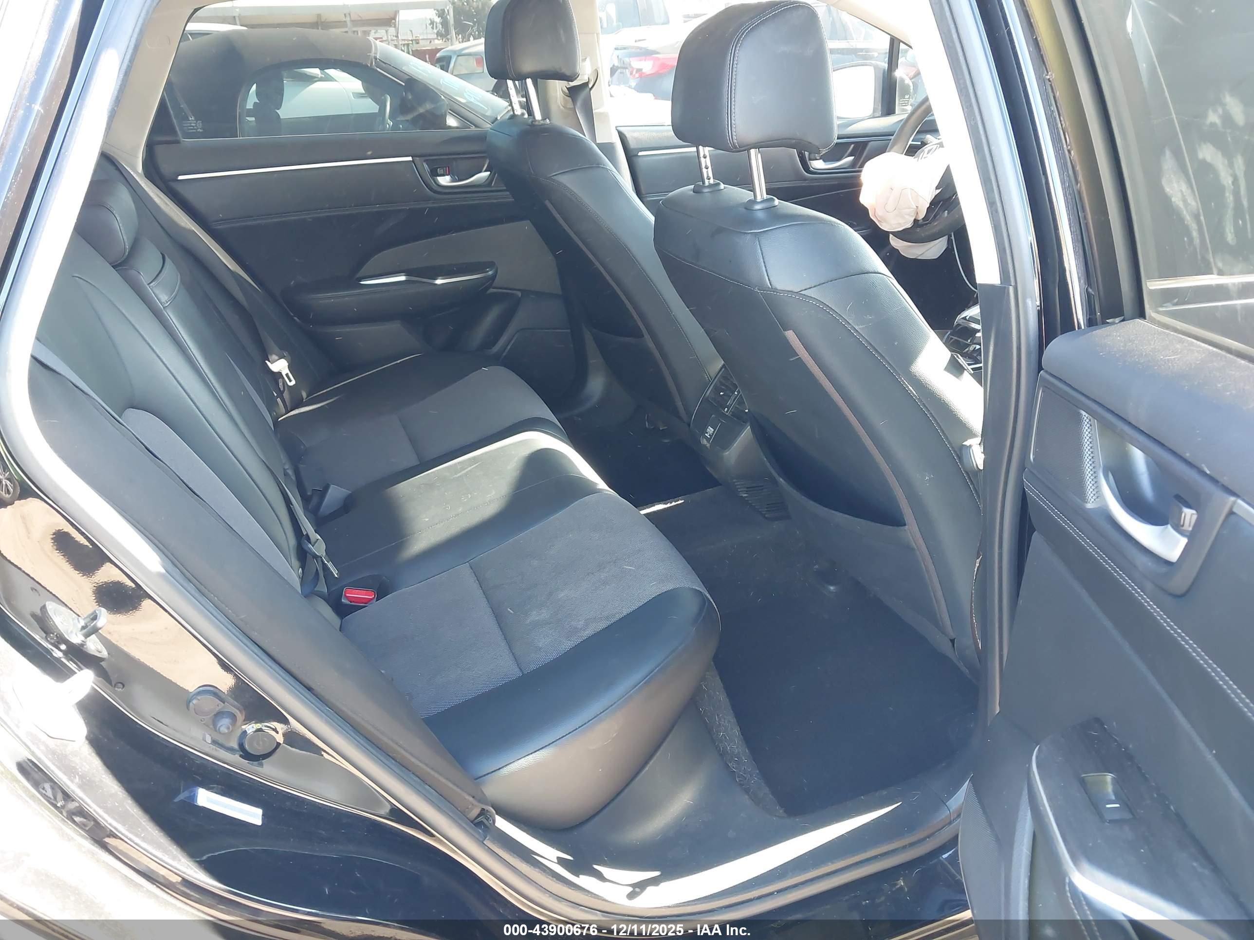 HONDA CLARITY image 8