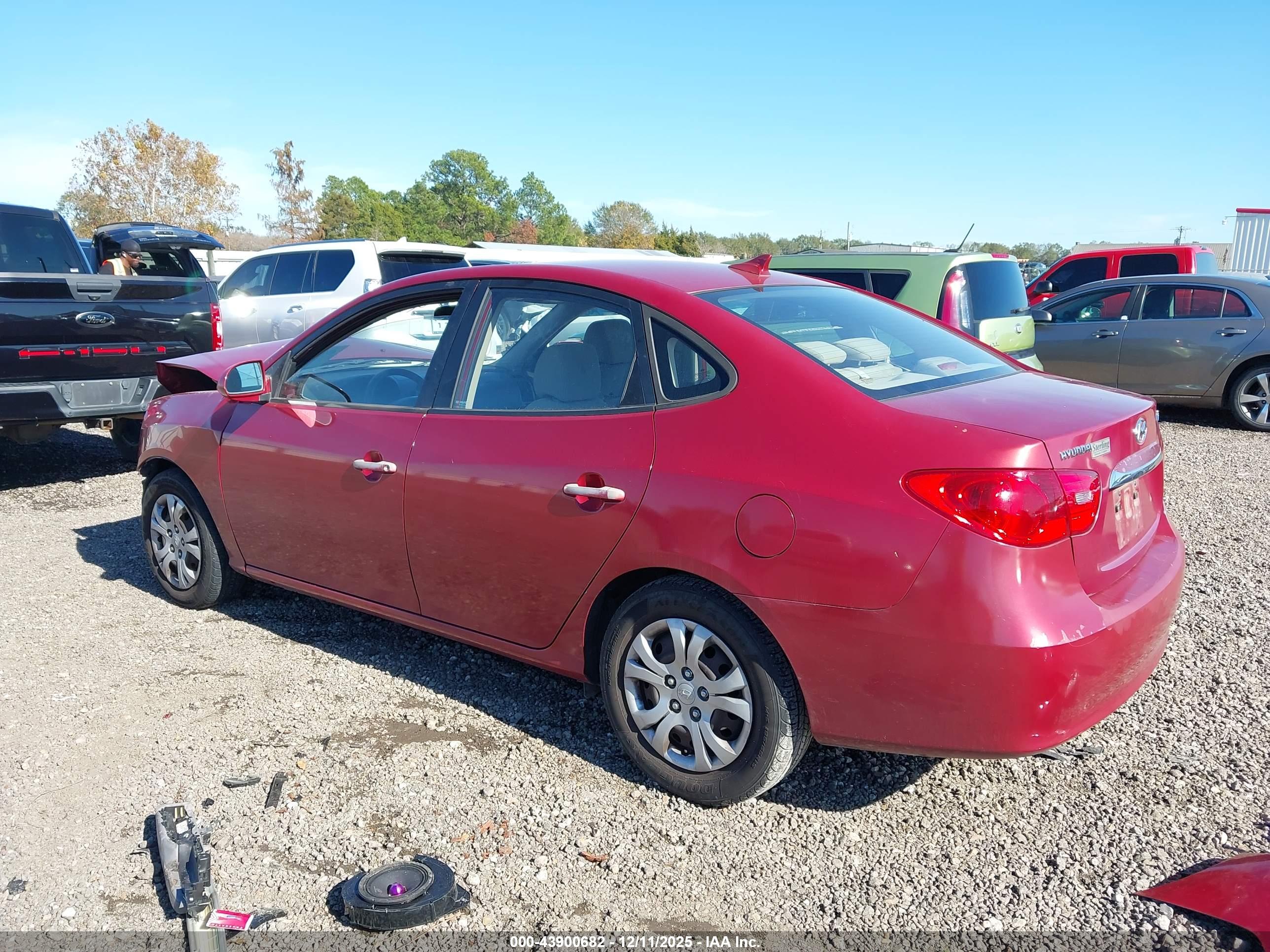 HYUNDAI ELANTRA image 3