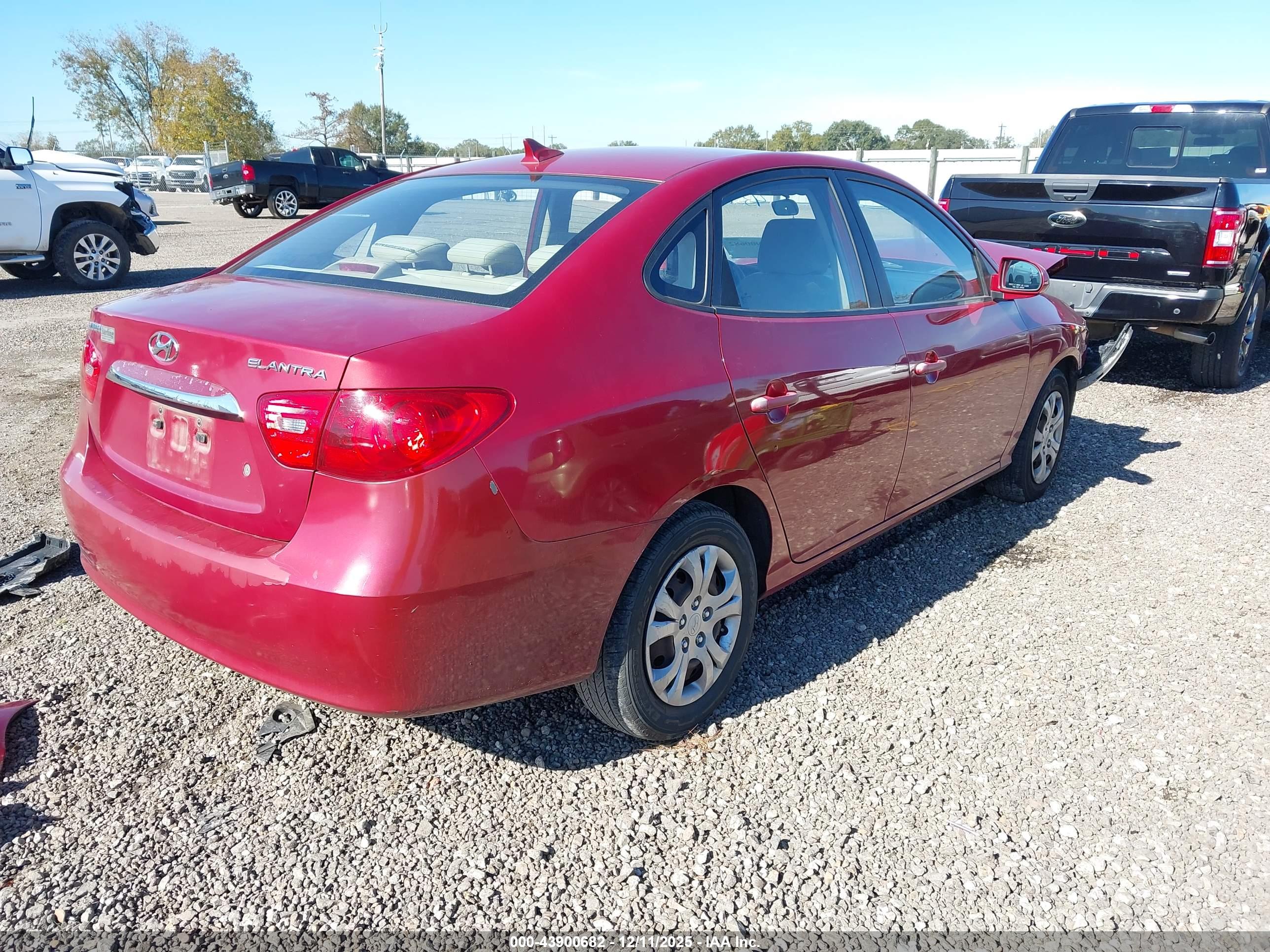 HYUNDAI ELANTRA image 4
