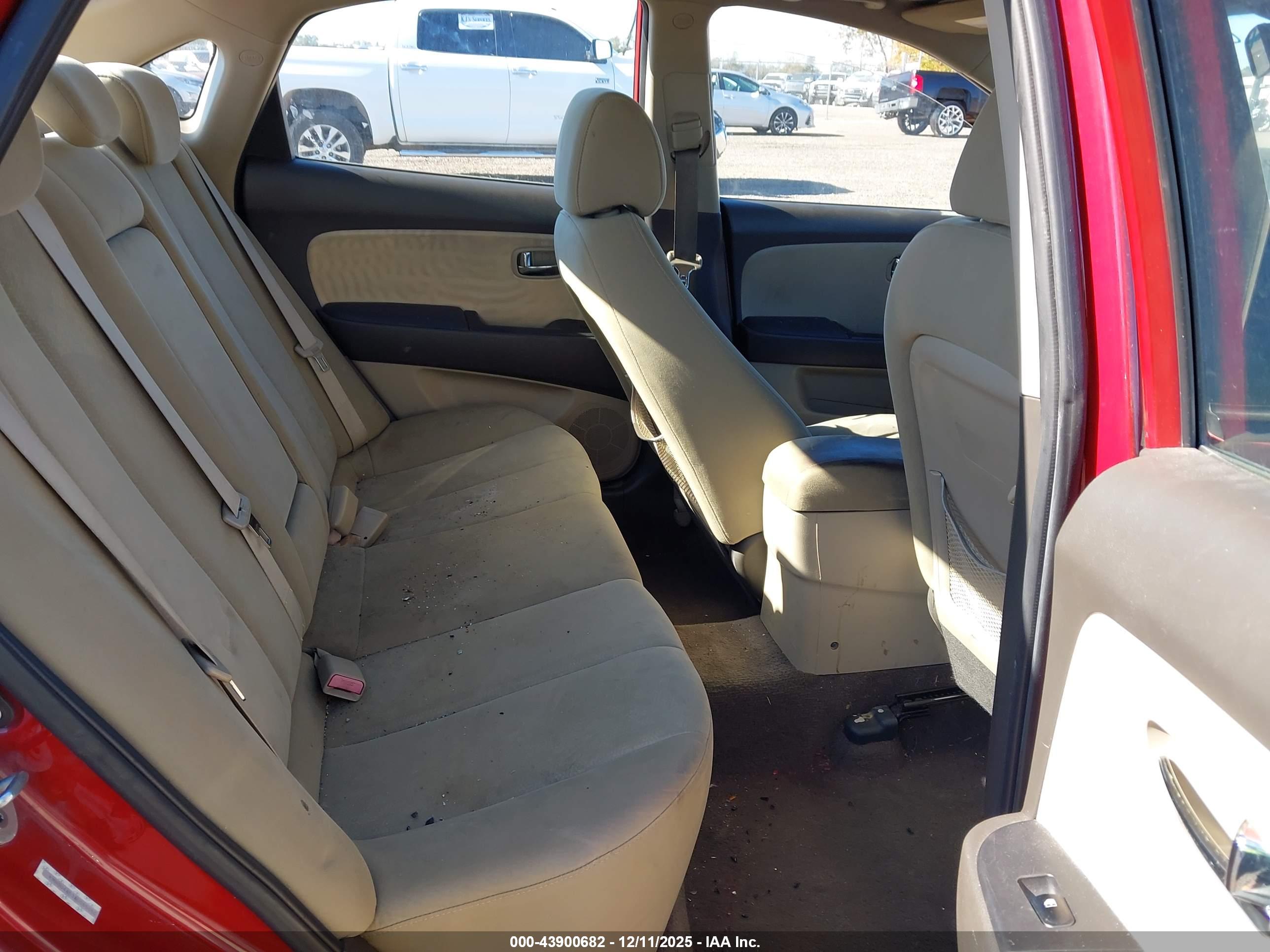 HYUNDAI ELANTRA image 8