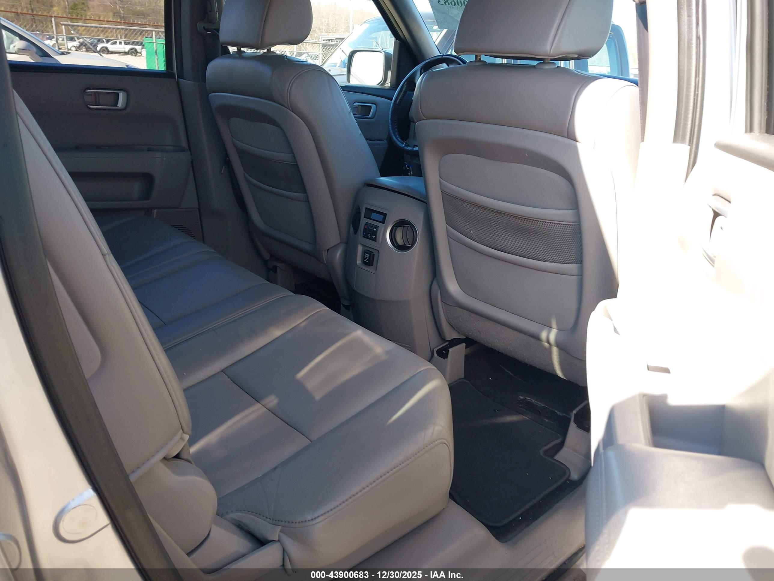 HONDA PILOT image 8