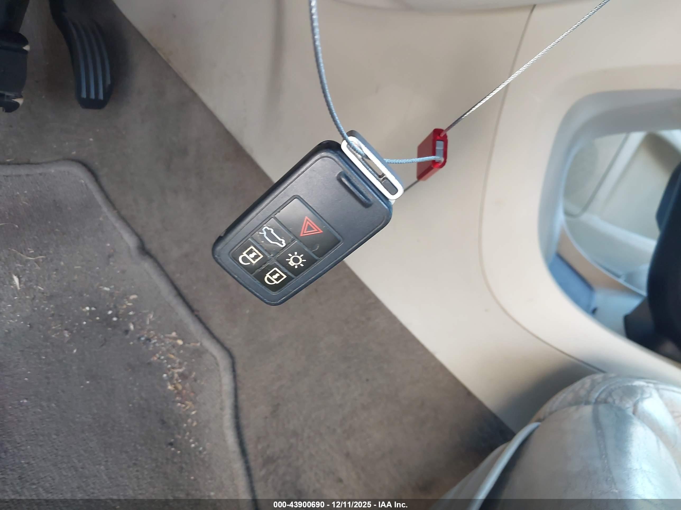 VOLVO S60 image 11