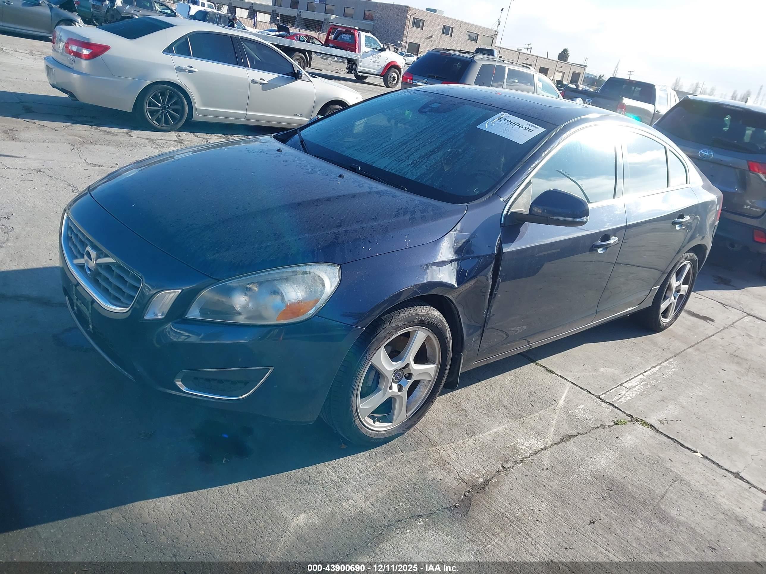 VOLVO S60 image 2