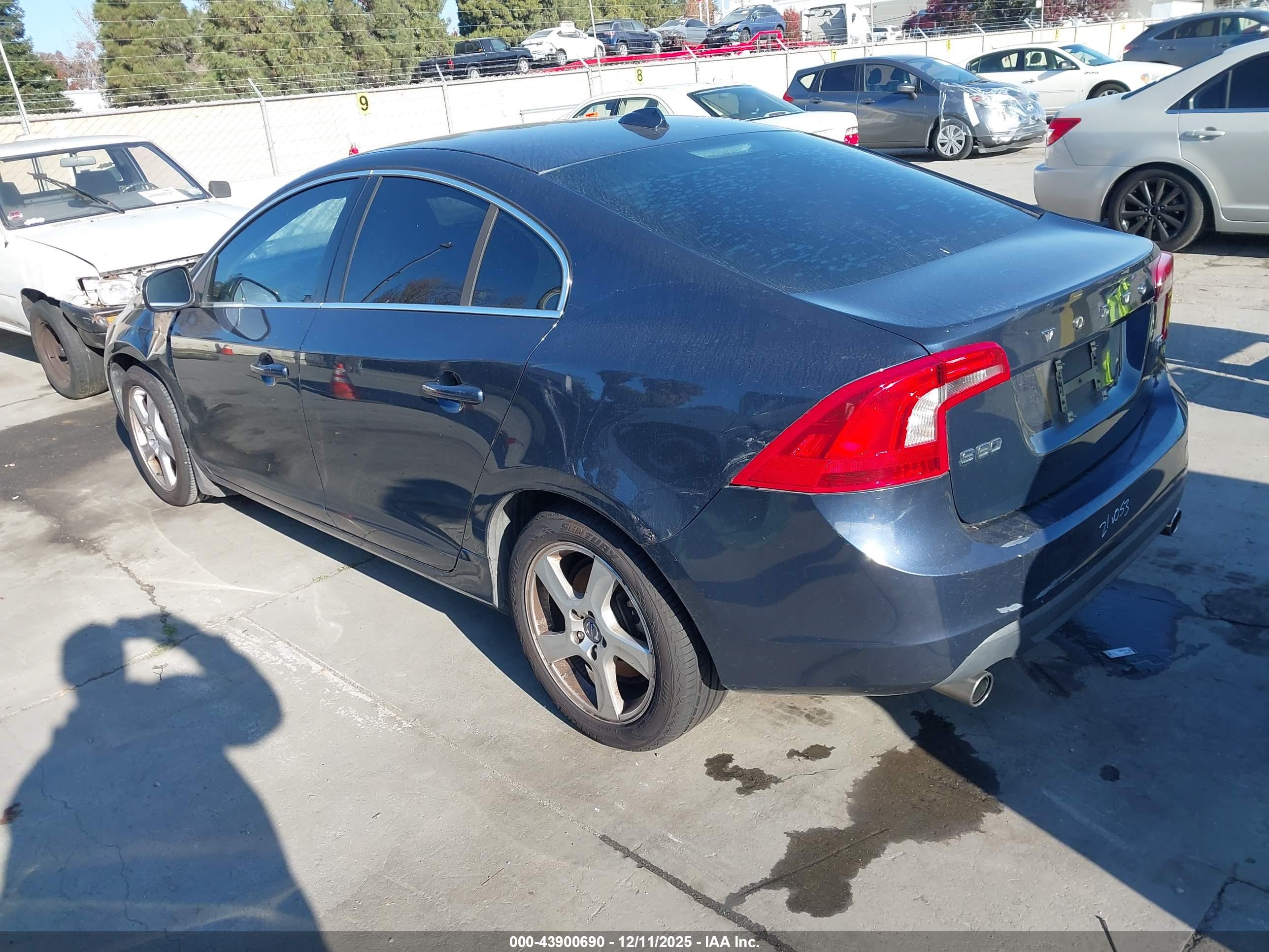 VOLVO S60 image 3