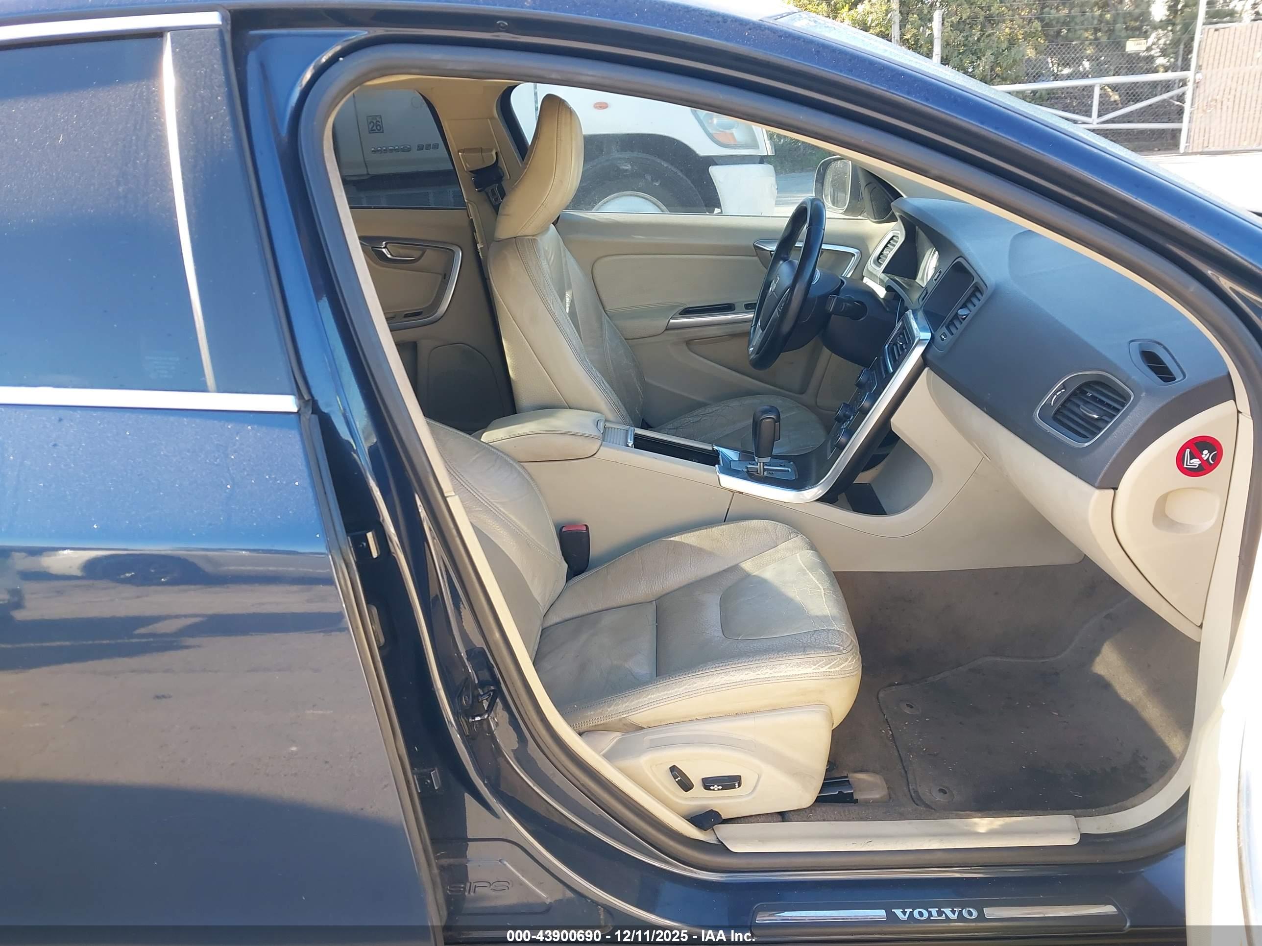 VOLVO S60 image 5