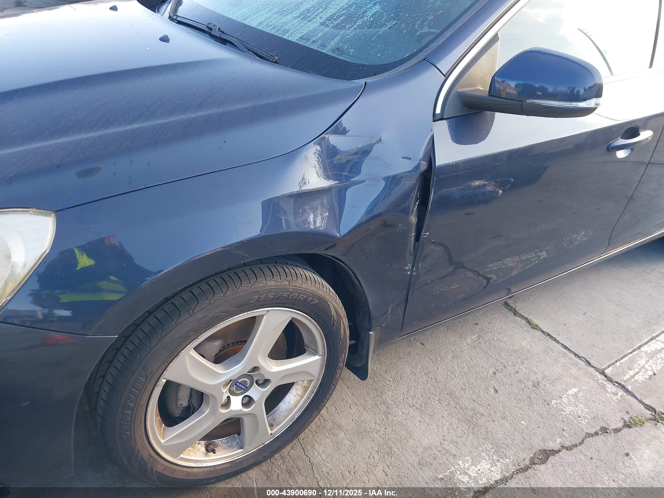 VOLVO S60 image 6