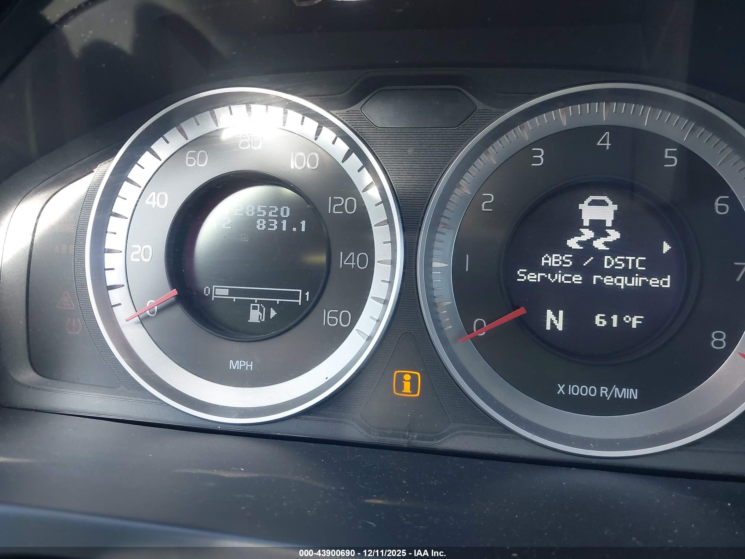 VOLVO S60 image 7