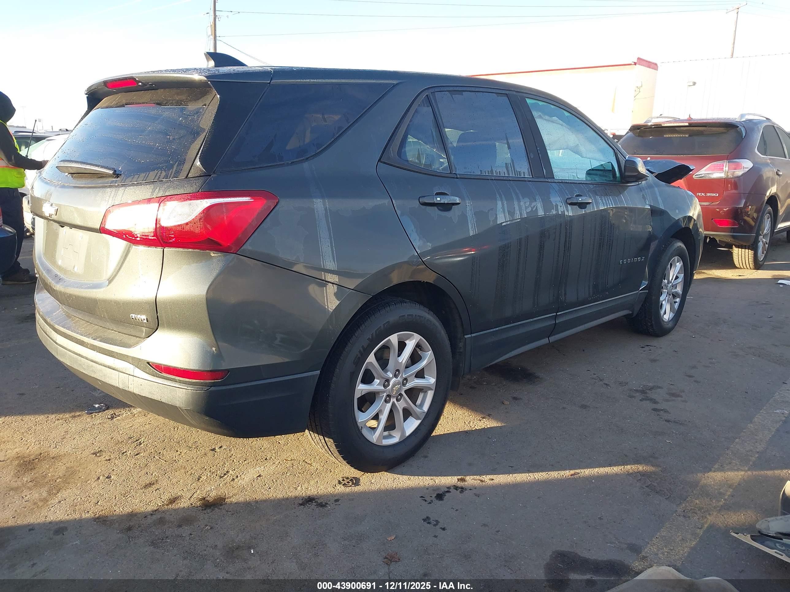 CHEVROLET EQUINOX image 4