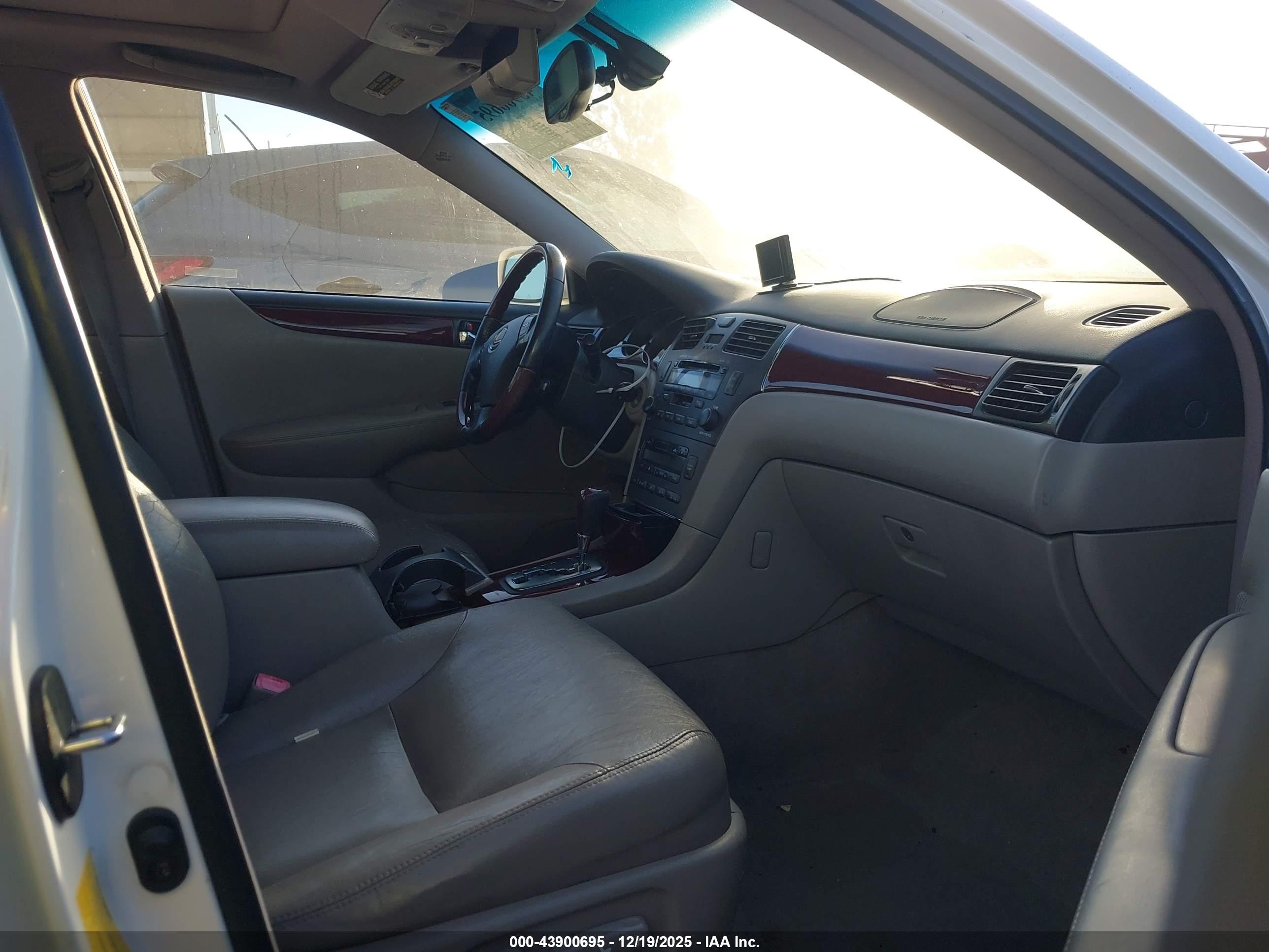 LEXUS ES image 5