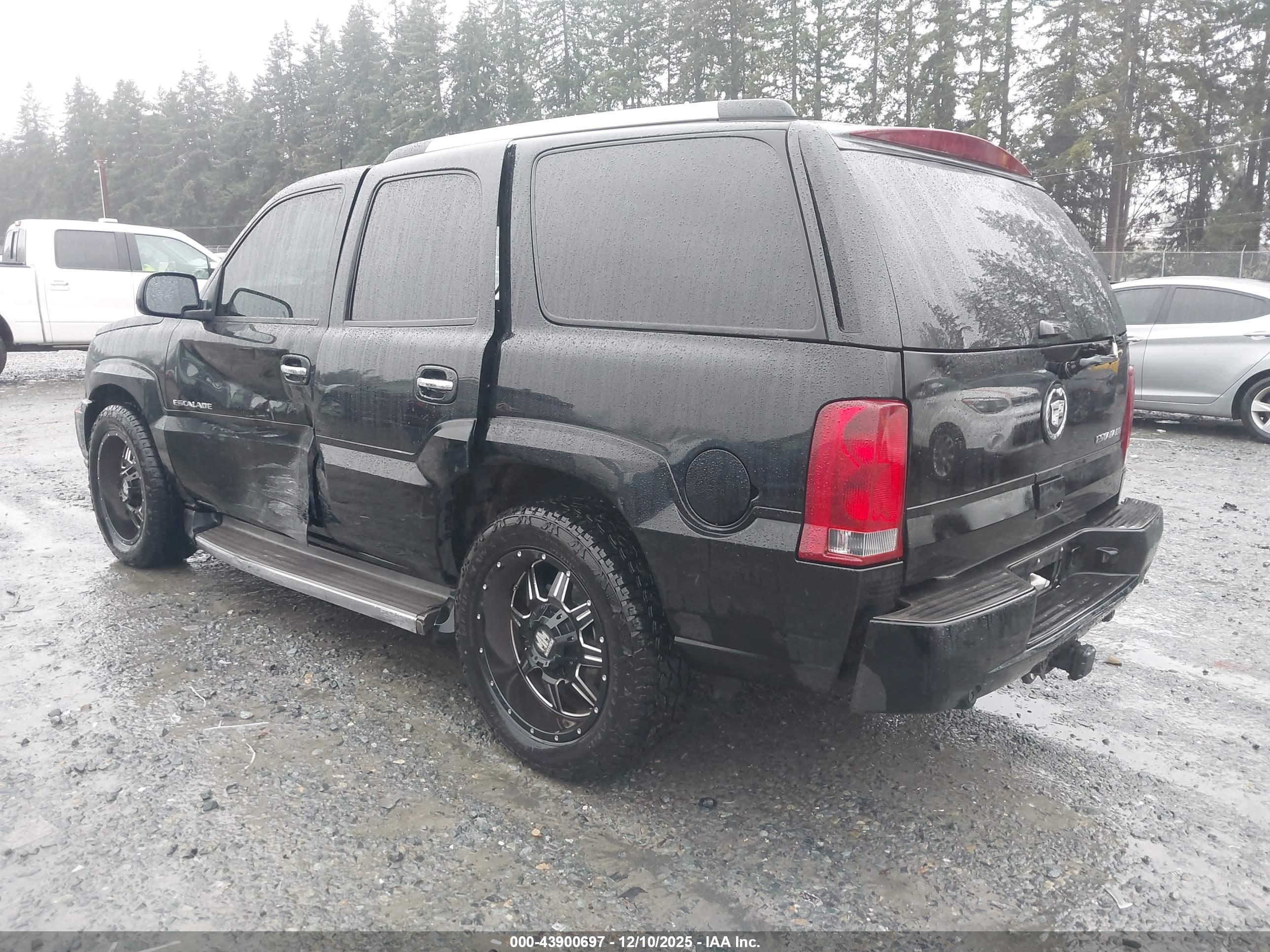 CADILLAC ESCALADE image 3