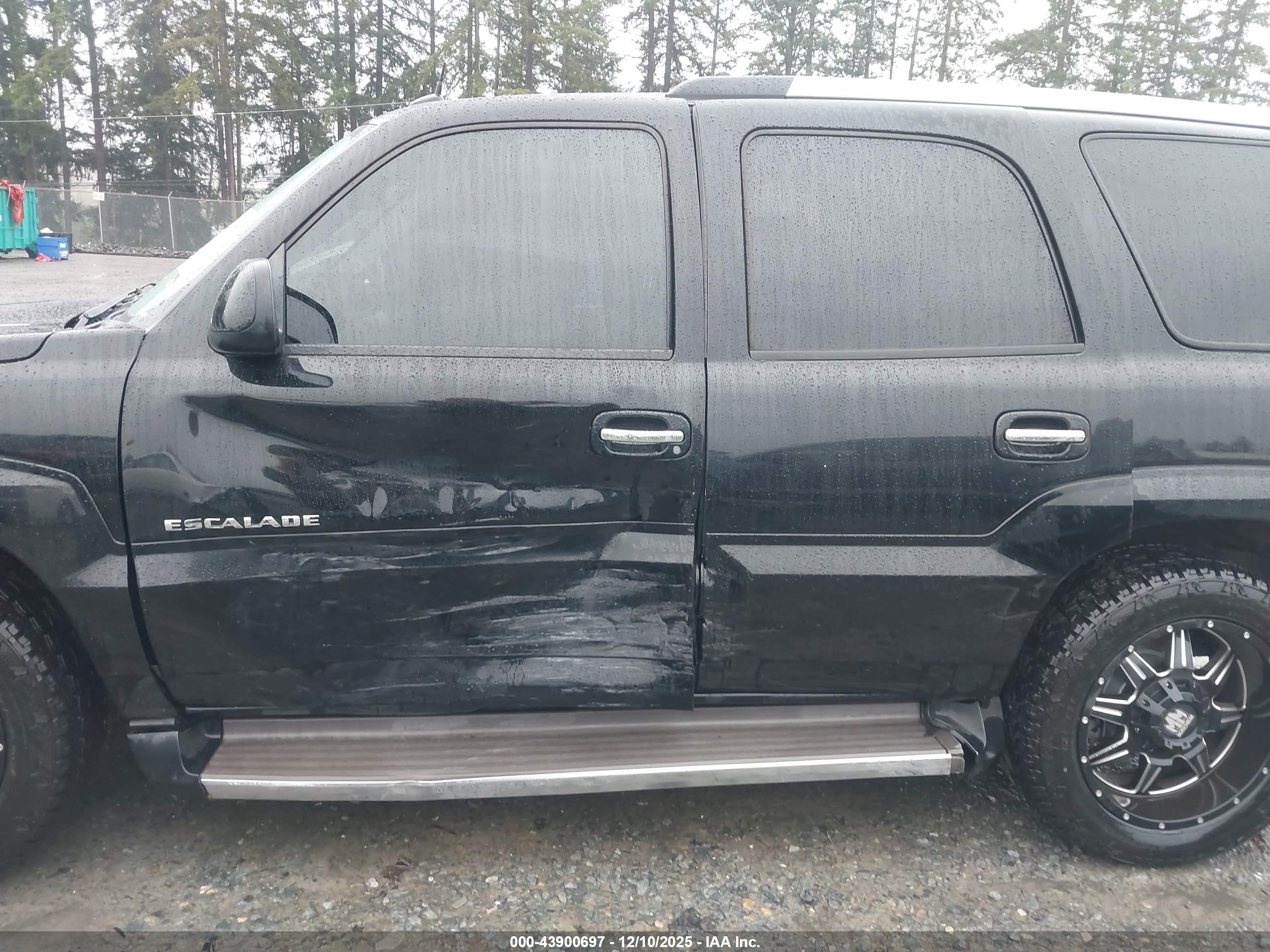 CADILLAC ESCALADE image 6