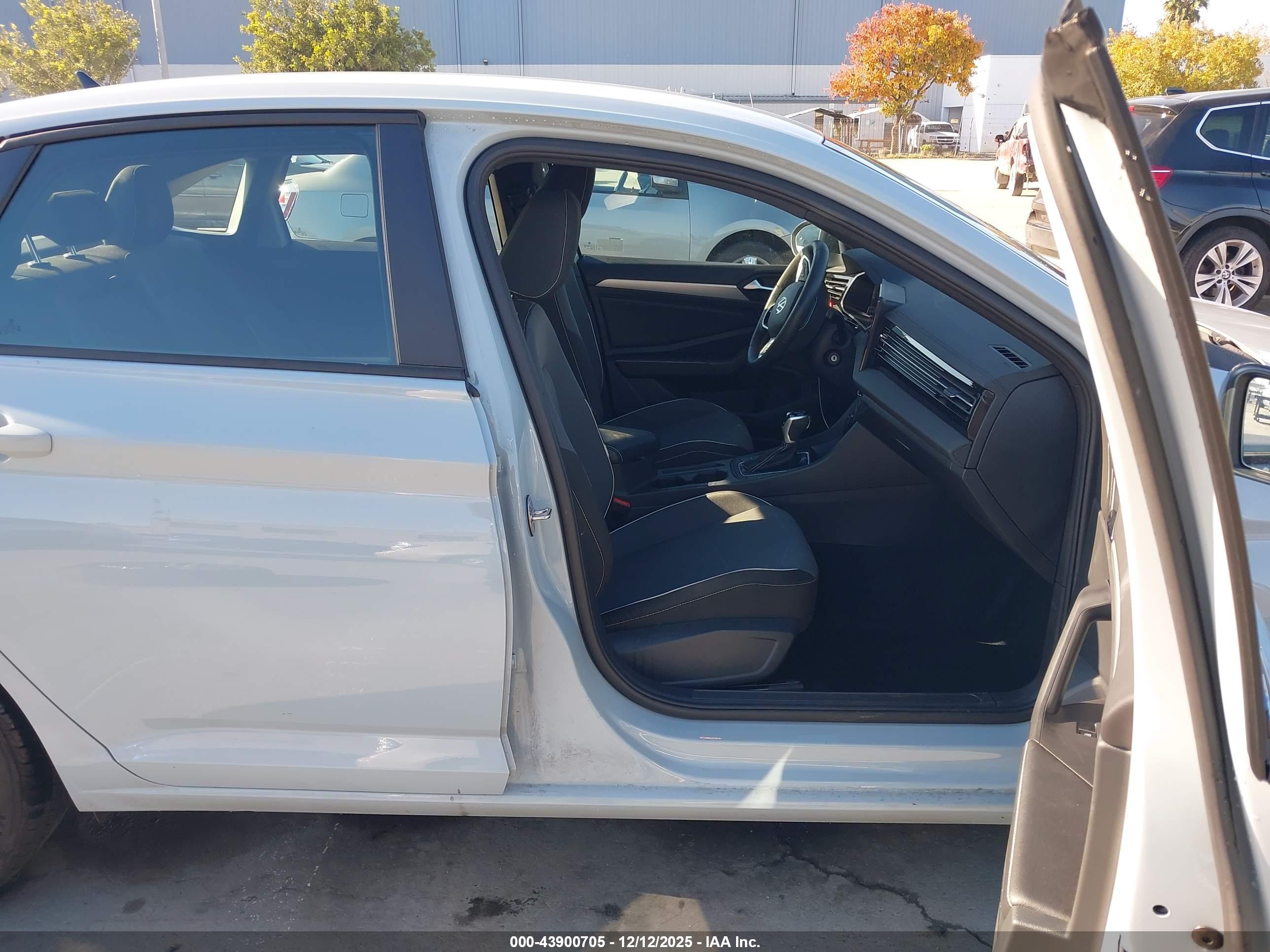 VOLKSWAGEN JETTA image 5