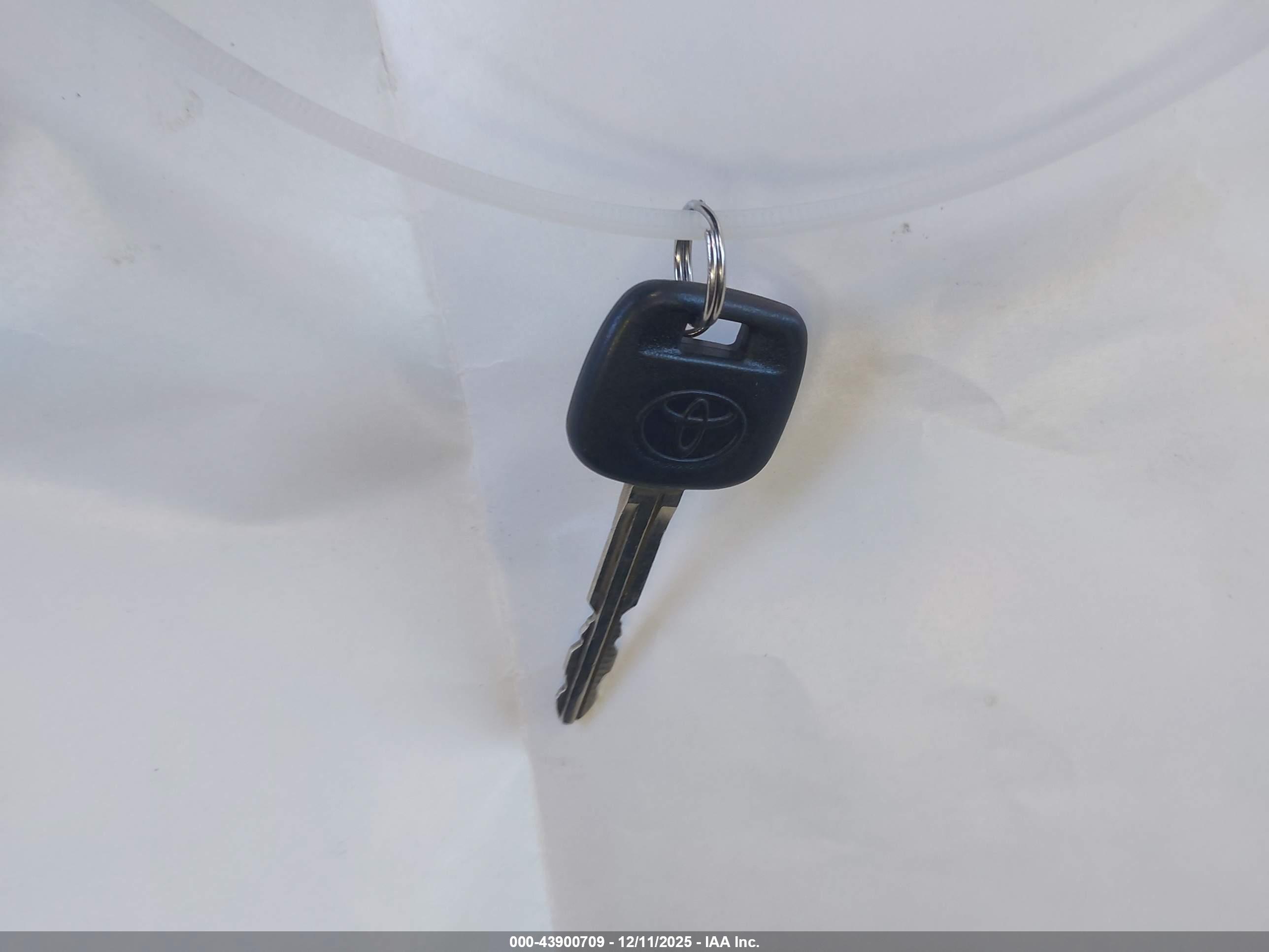 TOYOTA YARIS image 11