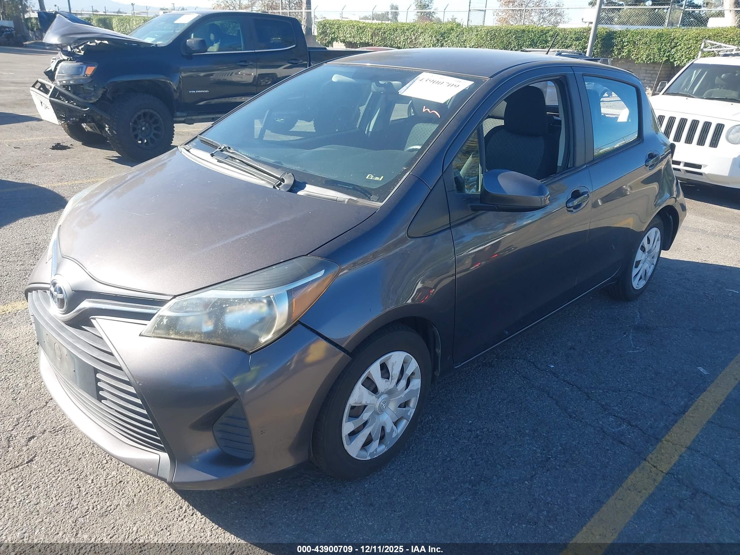 TOYOTA YARIS image 2