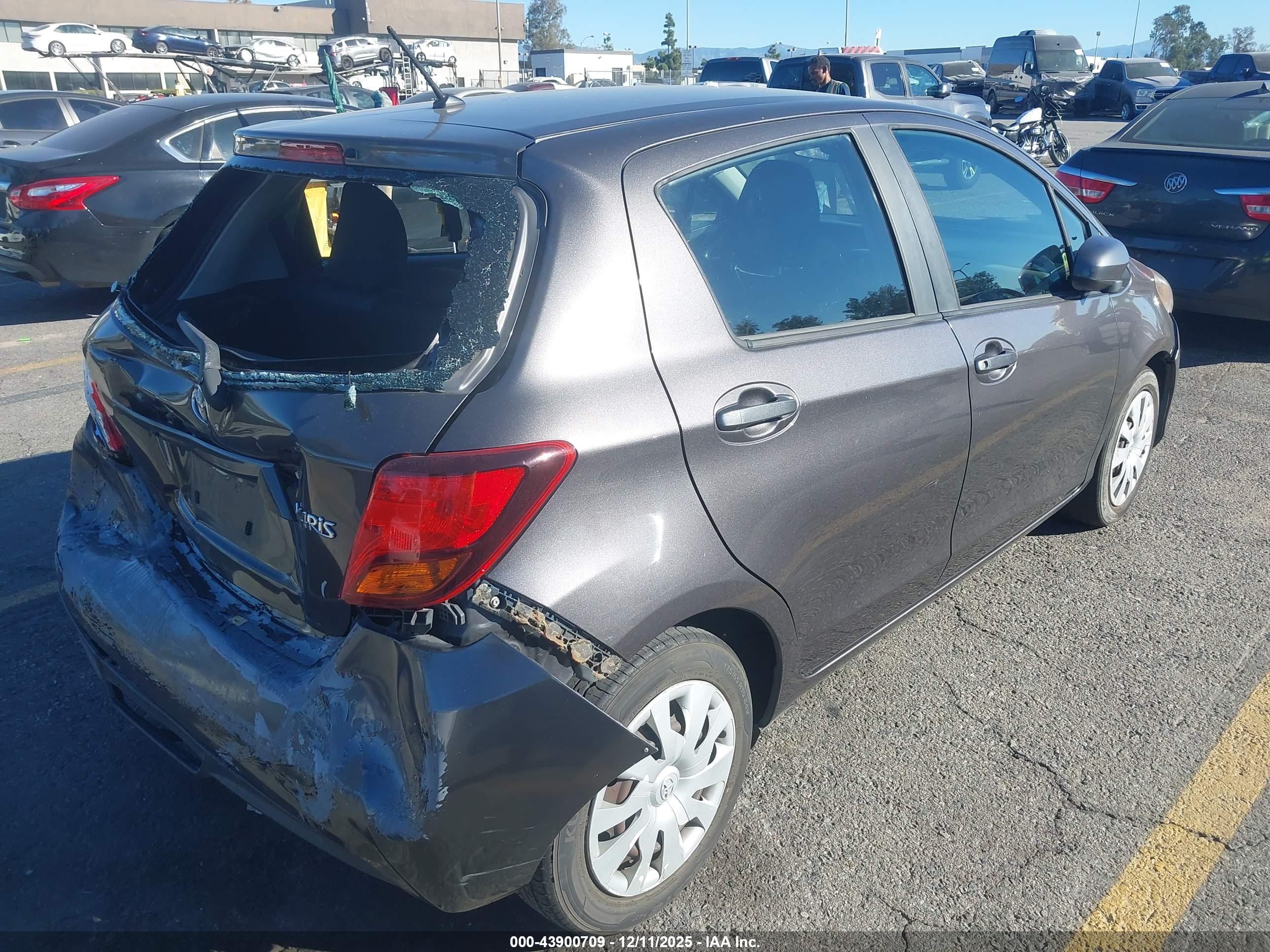 TOYOTA YARIS image 4