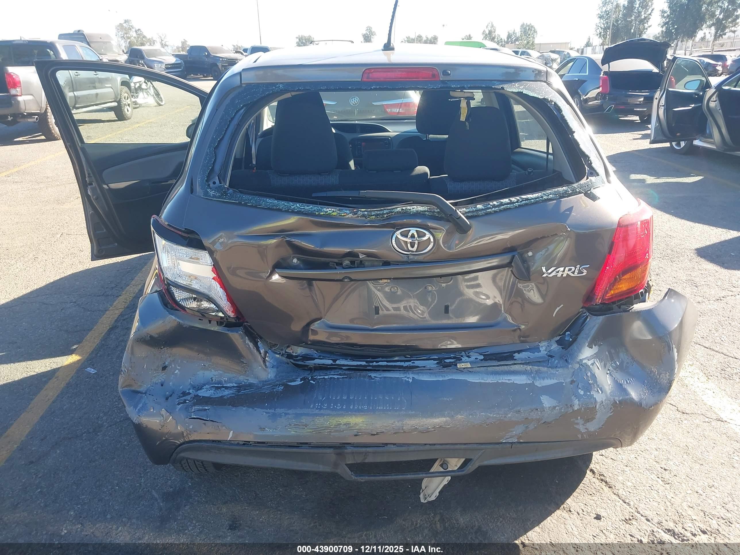 TOYOTA YARIS image 6