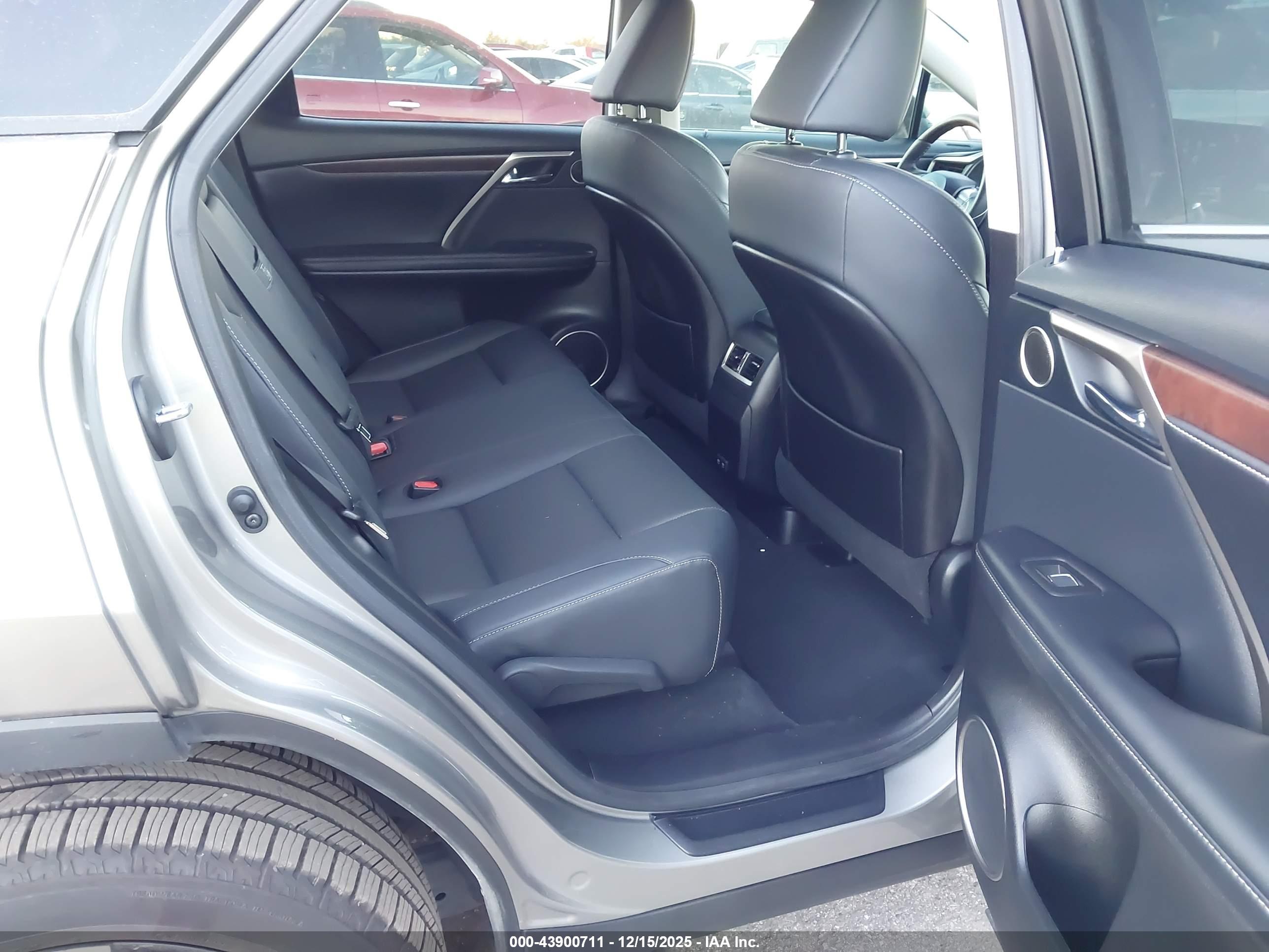 LEXUS RX image 8