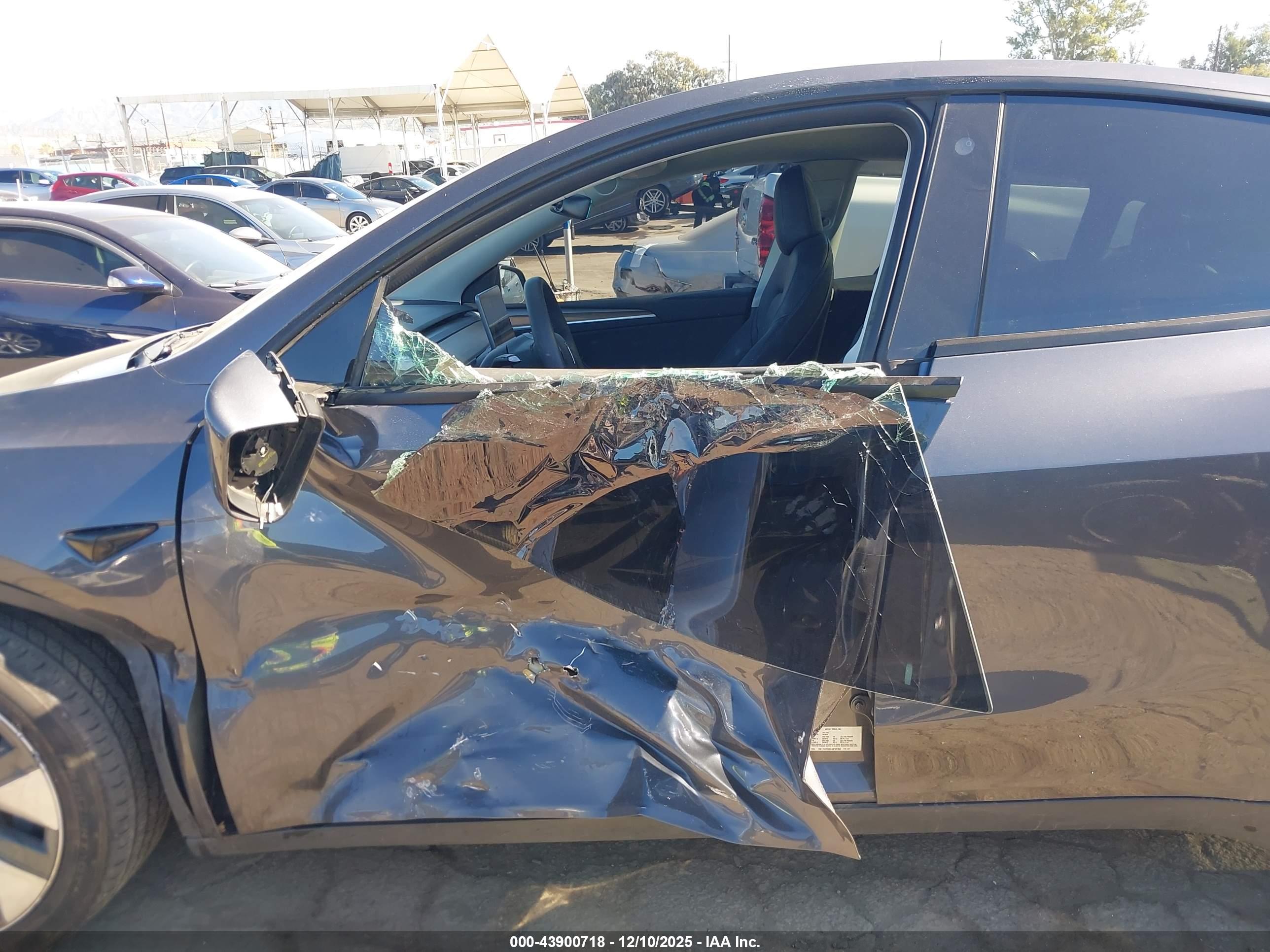 TESLA MODEL image 6