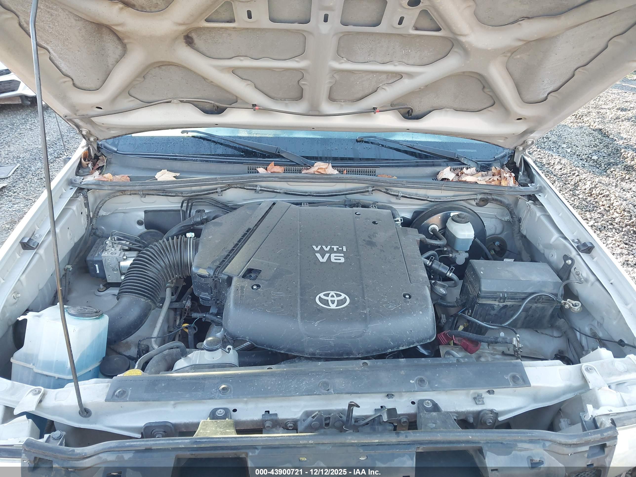 TOYOTA TACOMA image 10