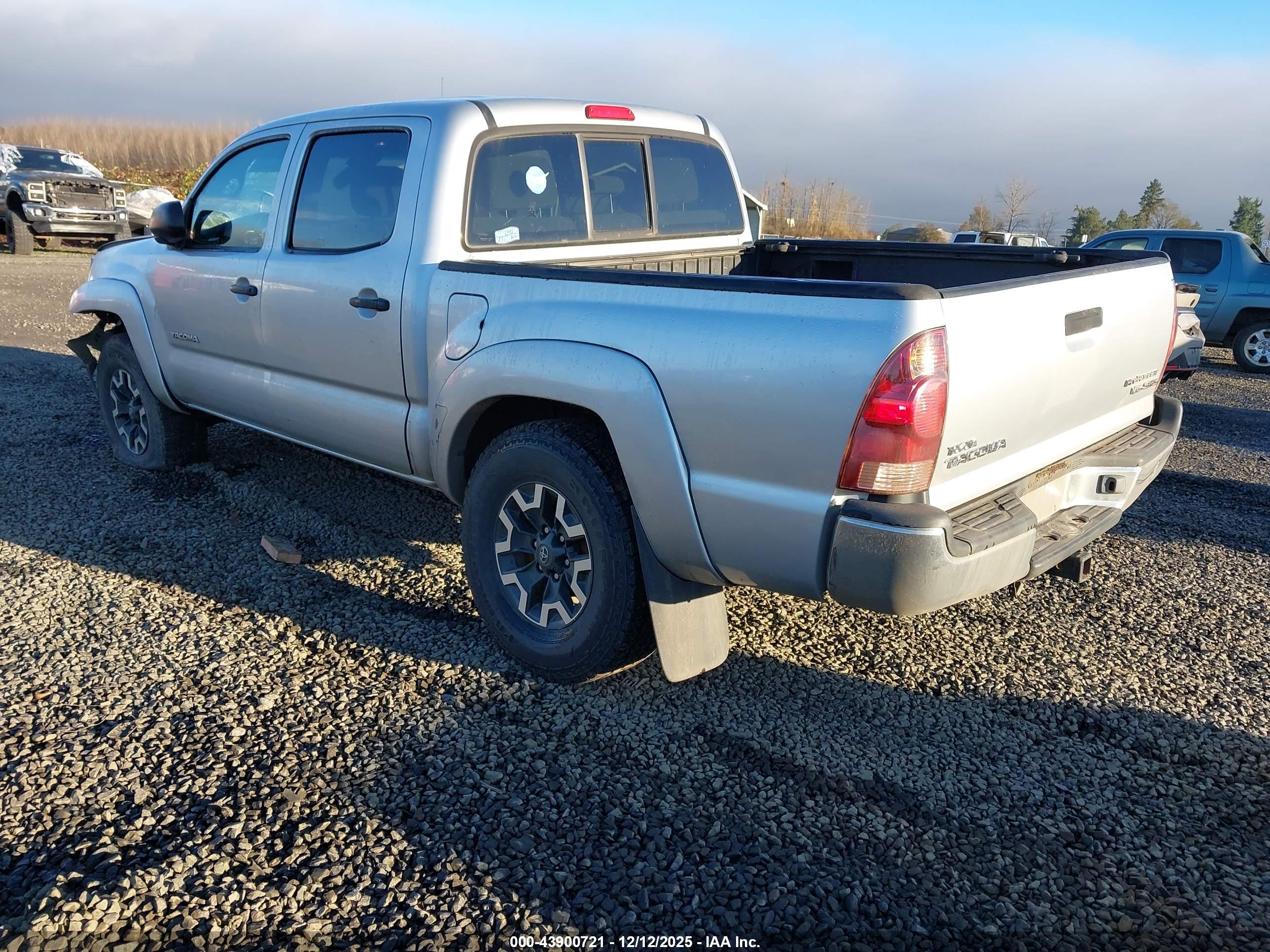 TOYOTA TACOMA image 3