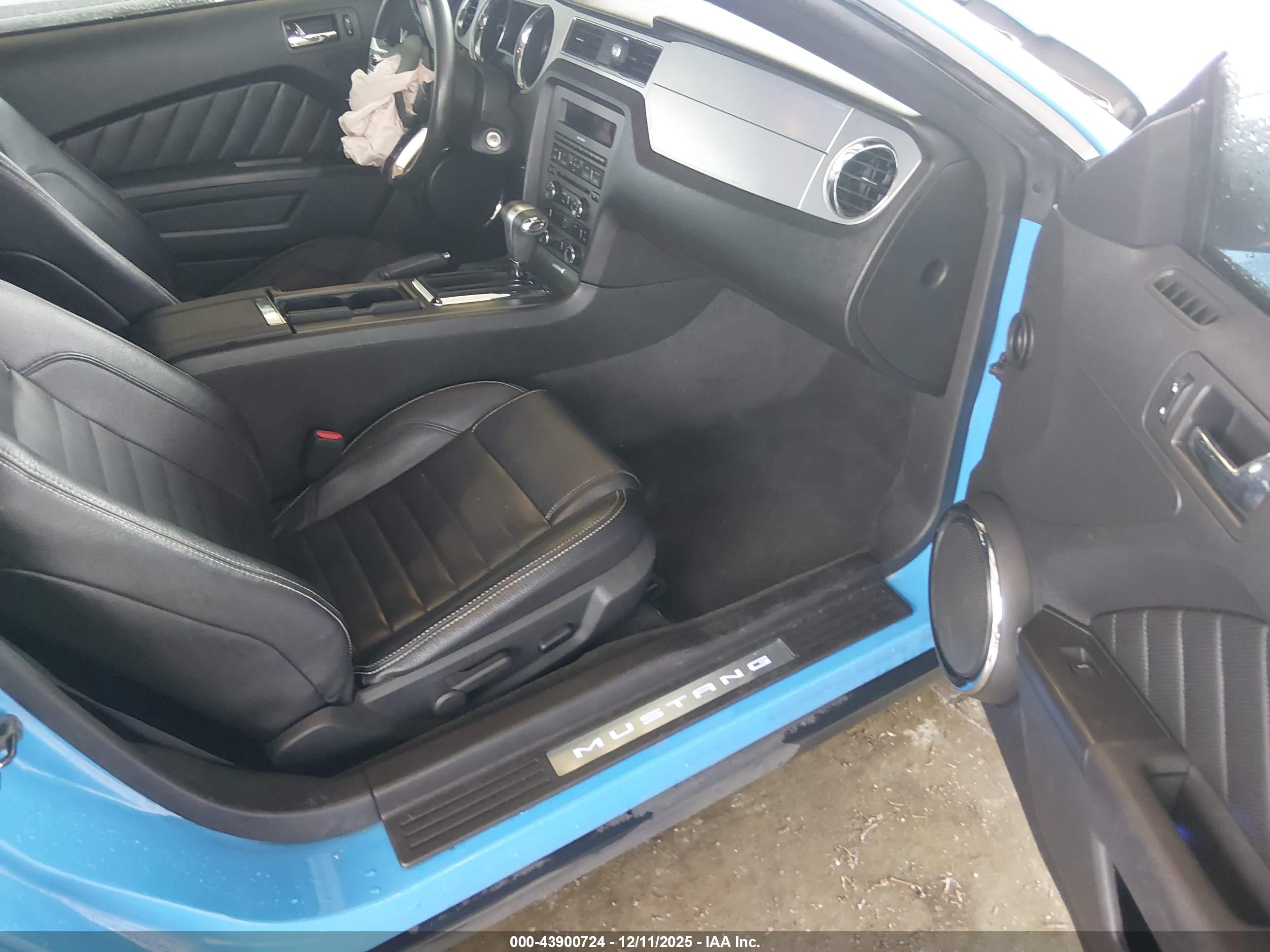 FORD MUSTANG image 5