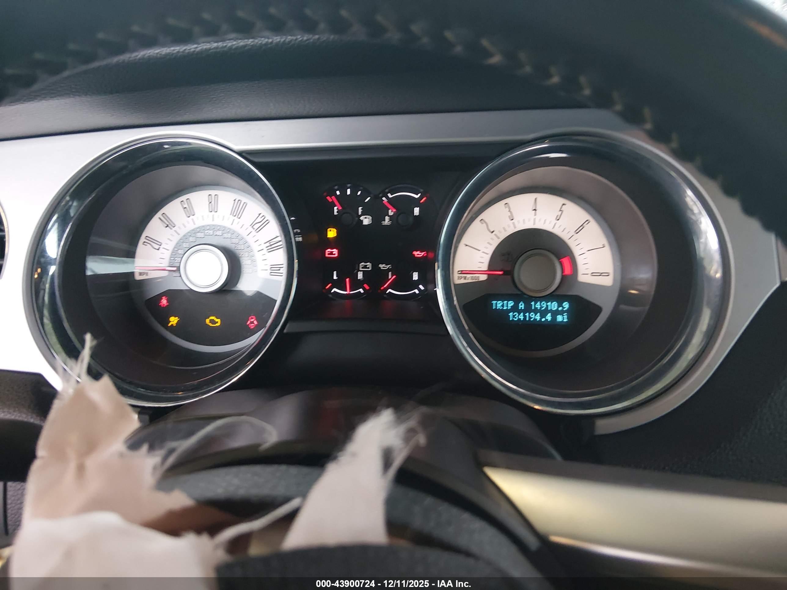 FORD MUSTANG image 7